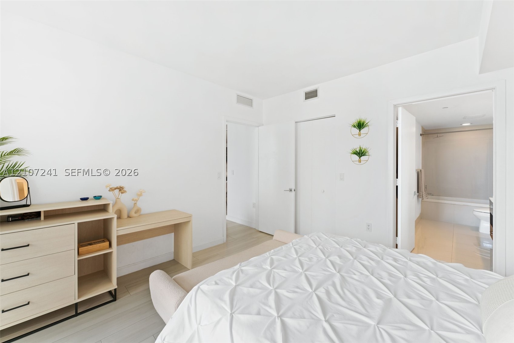 45 SW 9th St #4002 Miami, FL 33130