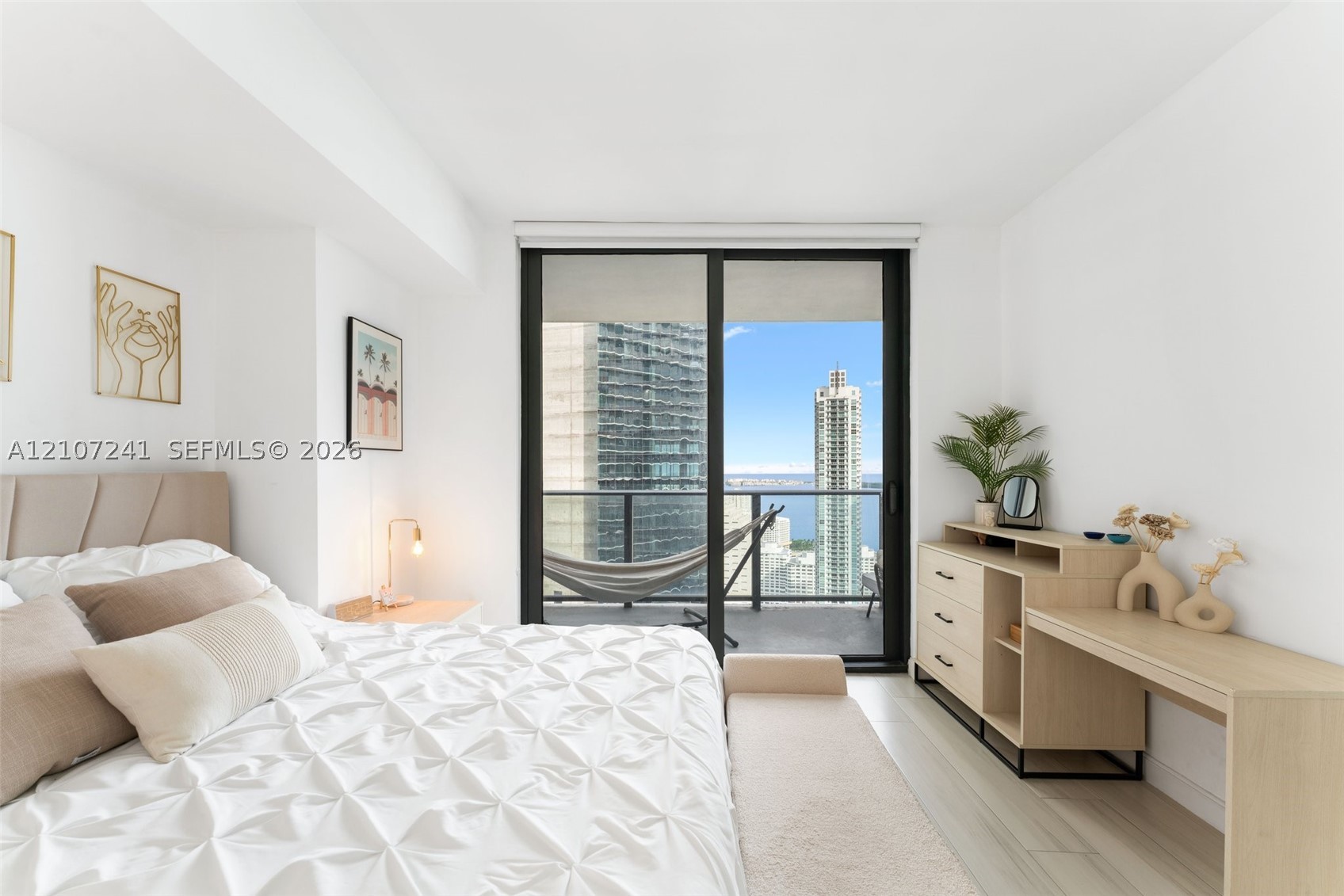 45 SW 9th St #4002 Miami, FL 33130
