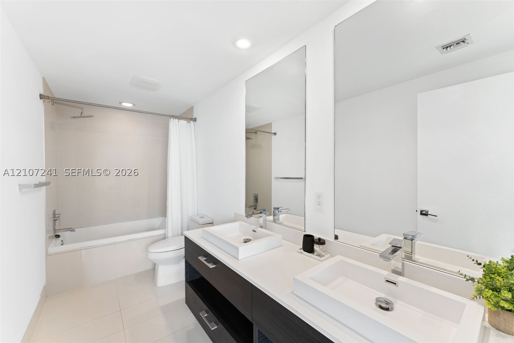 45 SW 9th St #4002 Miami, FL 33130