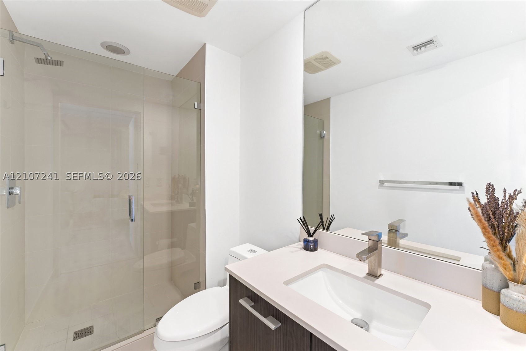 45 SW 9th St #4002 Miami, FL 33130