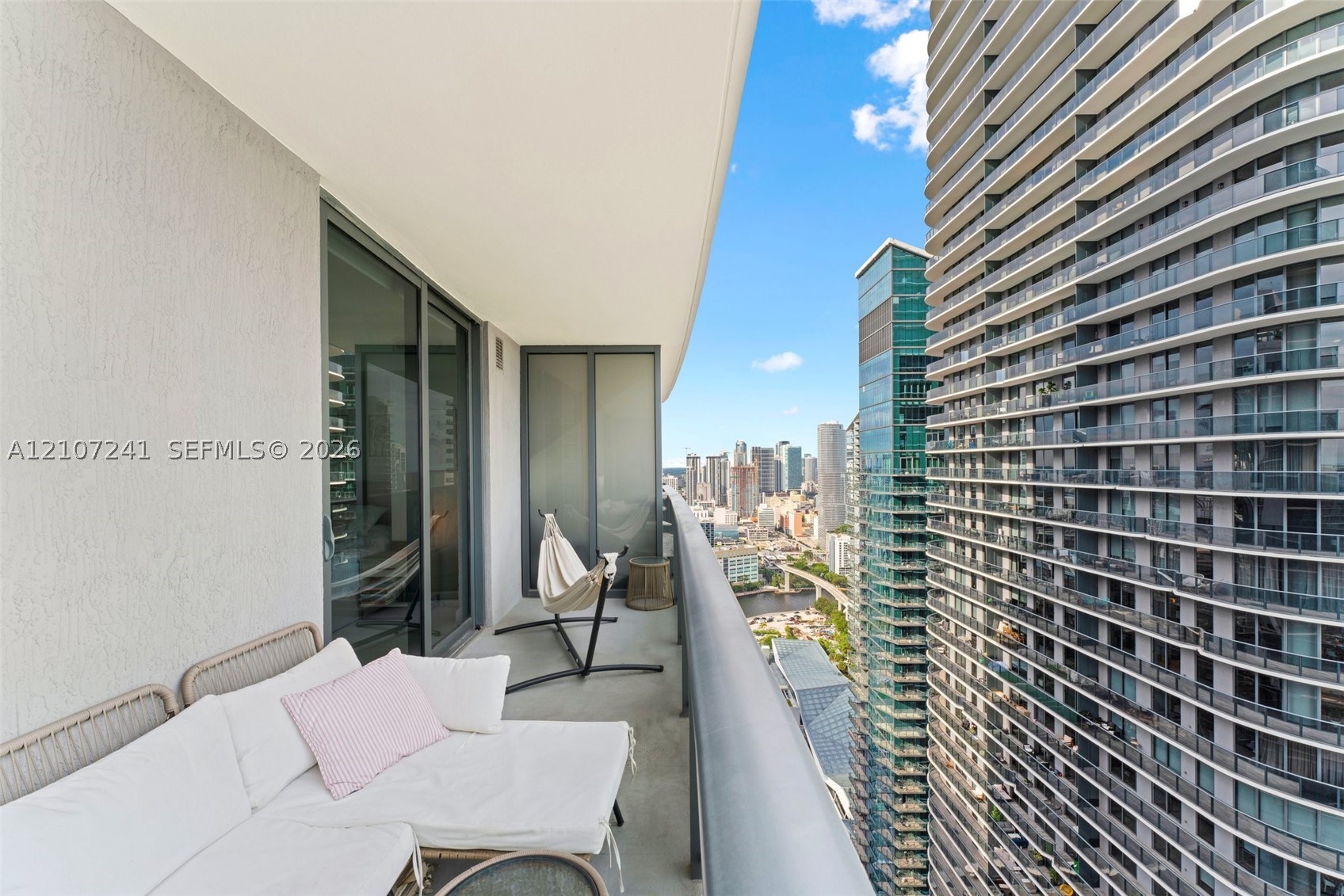 45 SW 9th St #4002 Miami, FL 33130