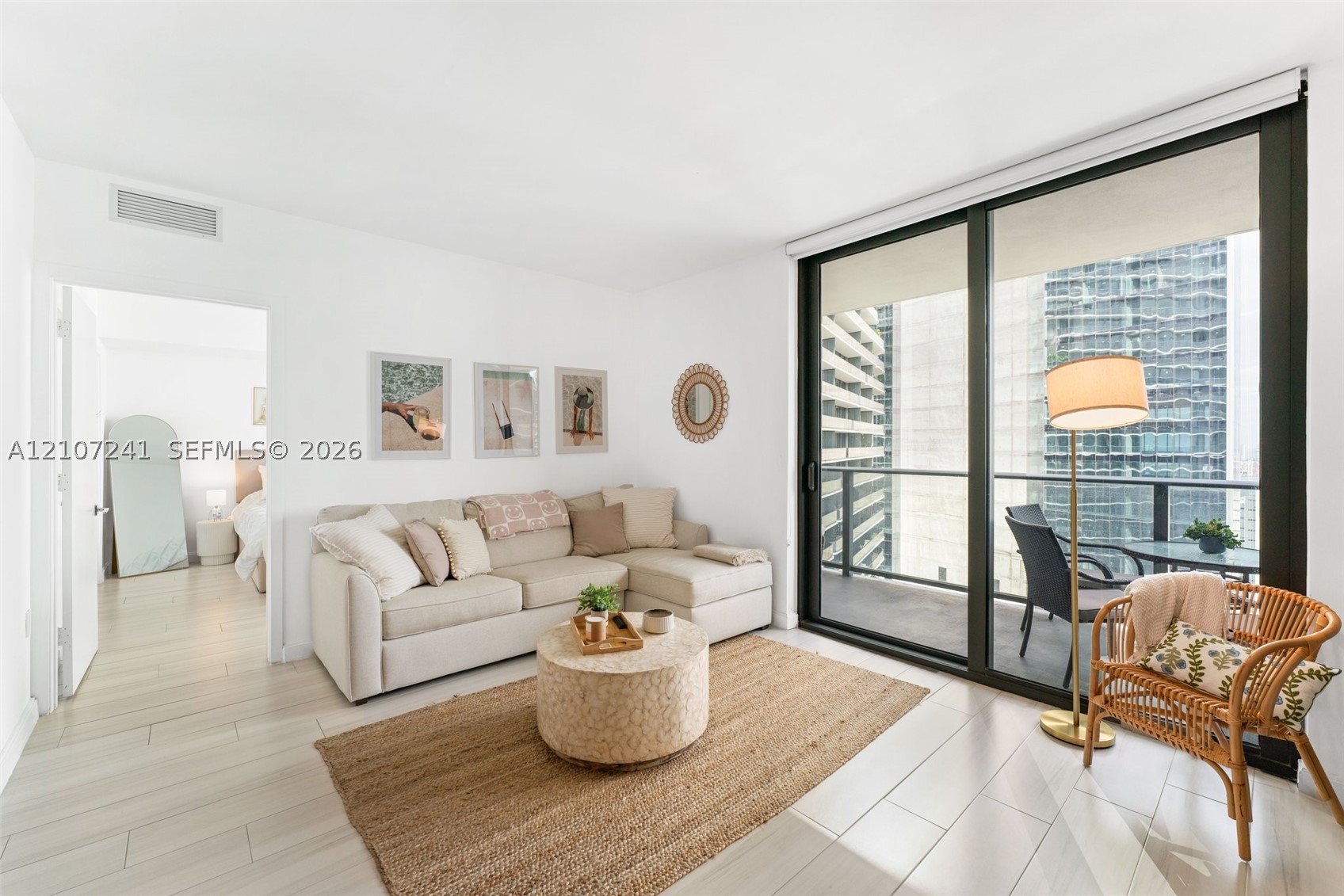 45 SW 9th St #4002 Miami, FL 33130