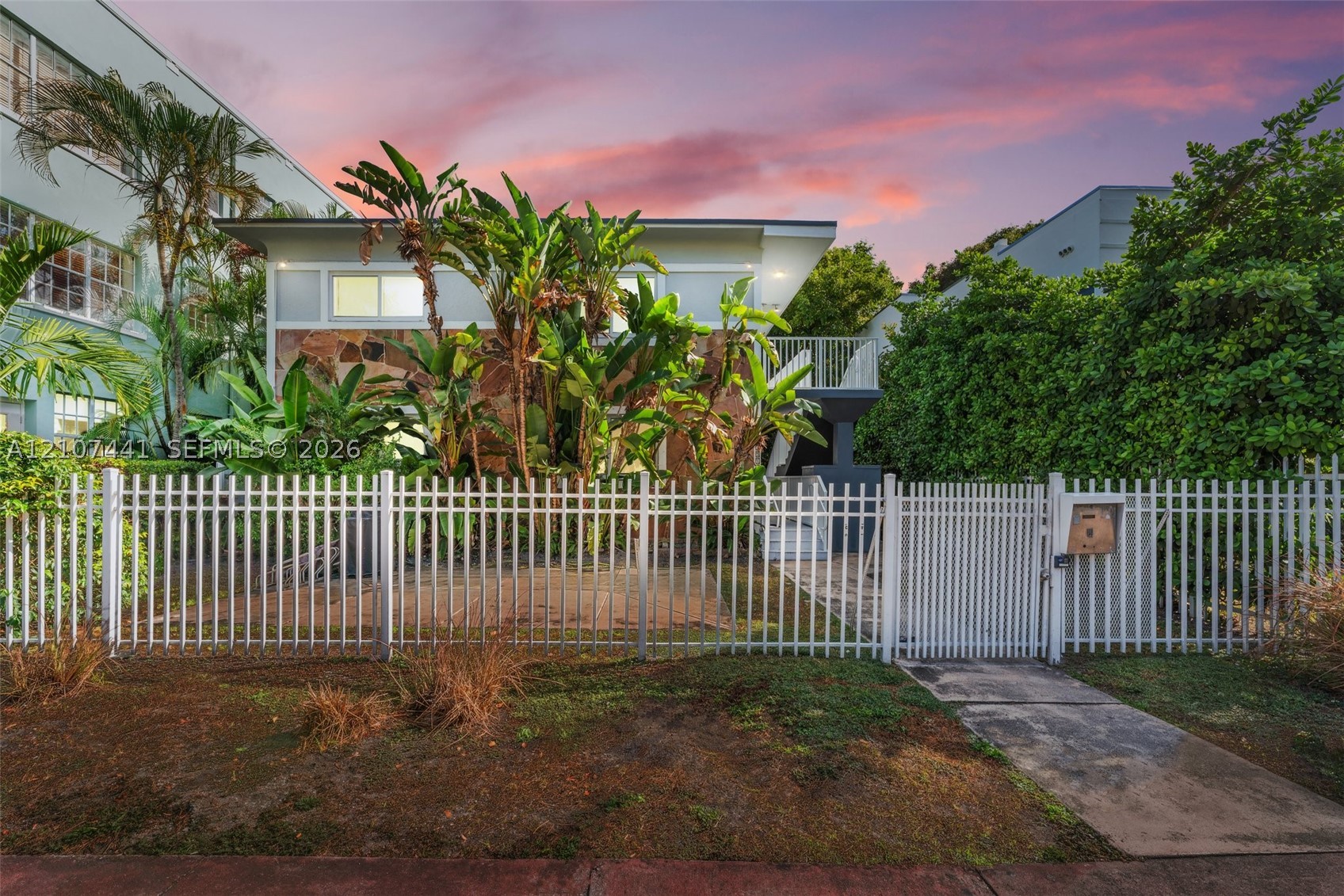 1515 West Ave #9