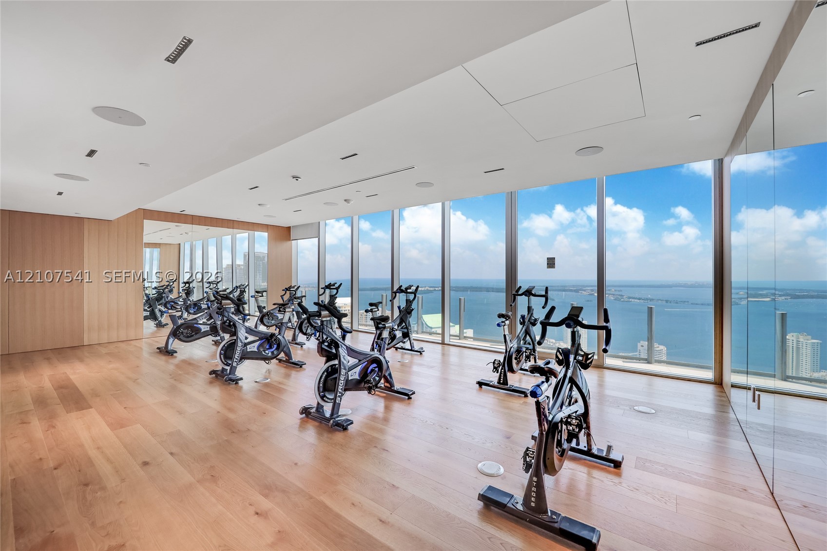 image Aston Martin Residences35