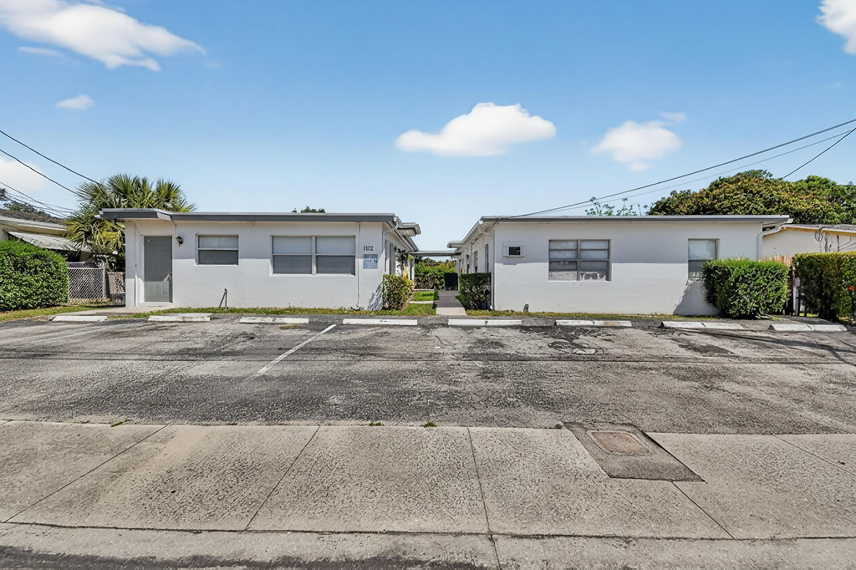 1172 W 34th #1