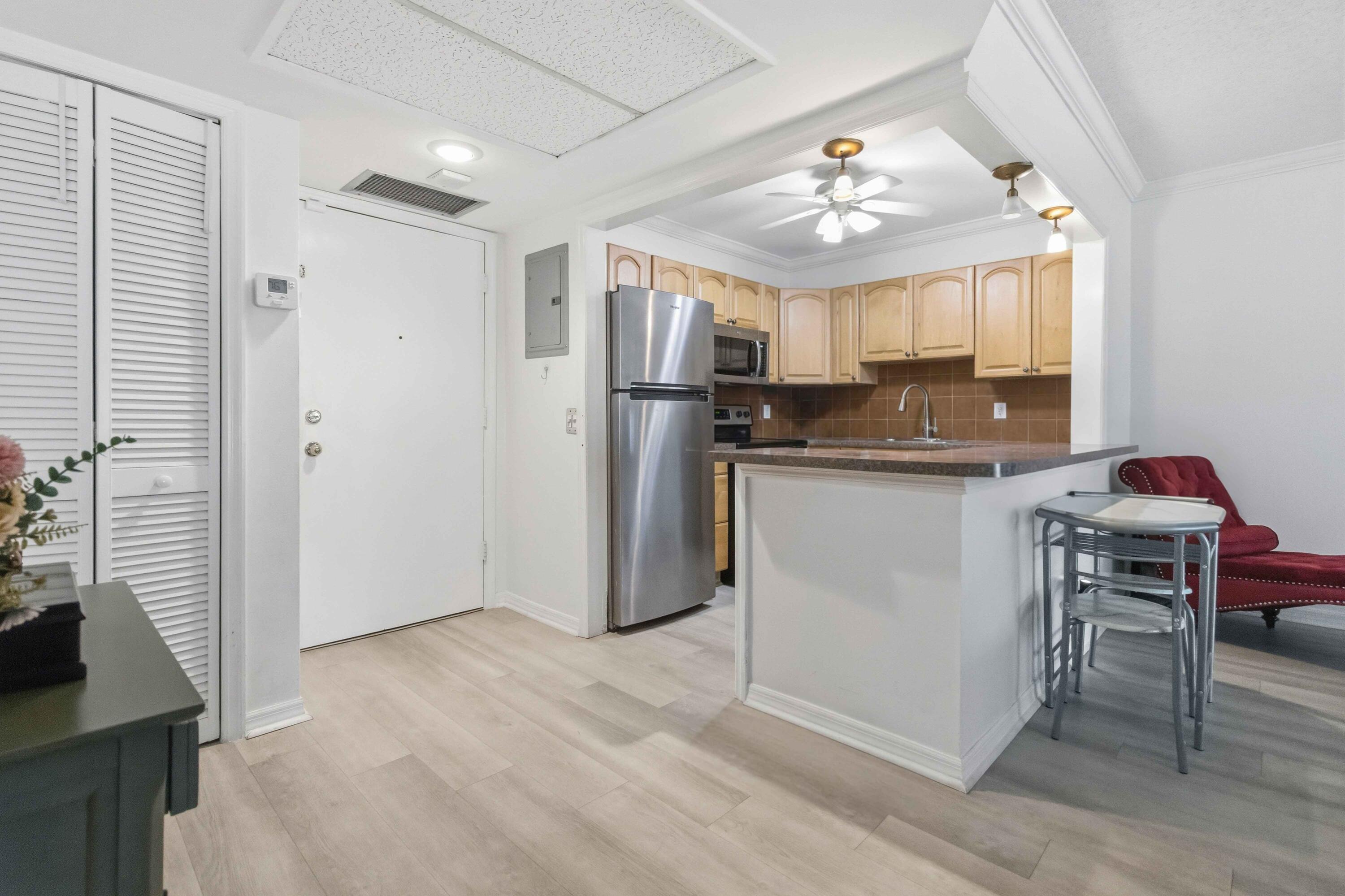 259 S Cypress Rd #506