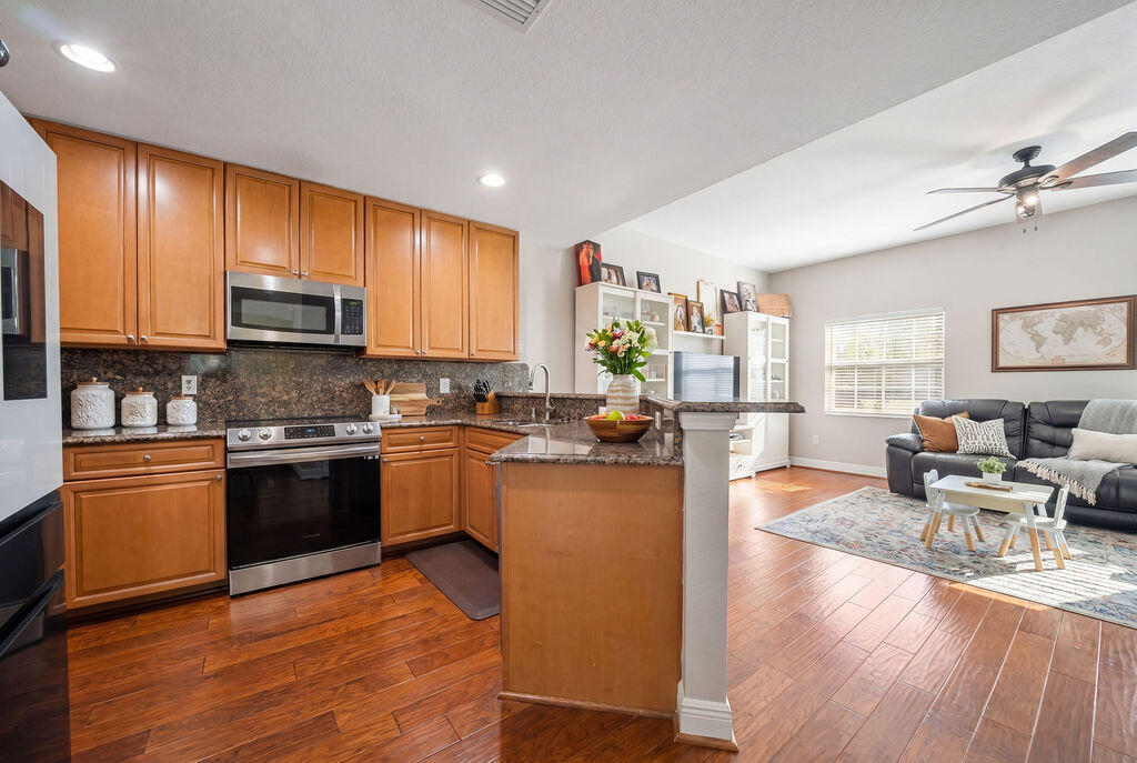261 SW 6th Pompano Beach, FL 33060