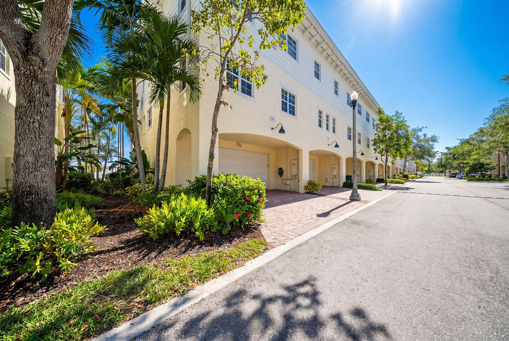 261 SW 6th Pompano Beach, FL 33060