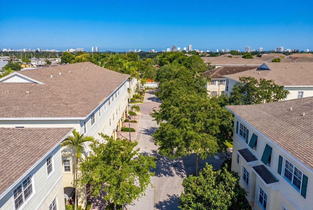 261 SW 6th Pompano Beach, FL 33060
