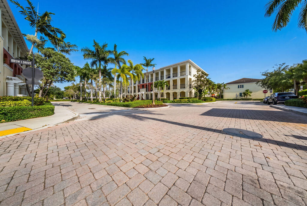 261 SW 6th Pompano Beach, FL 33060