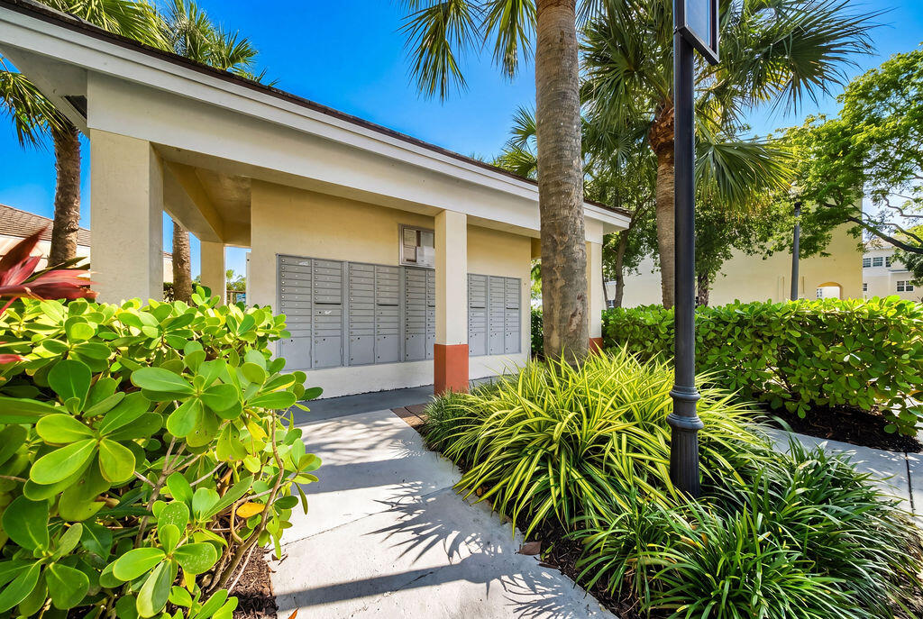 261 SW 6th Pompano Beach, FL 33060