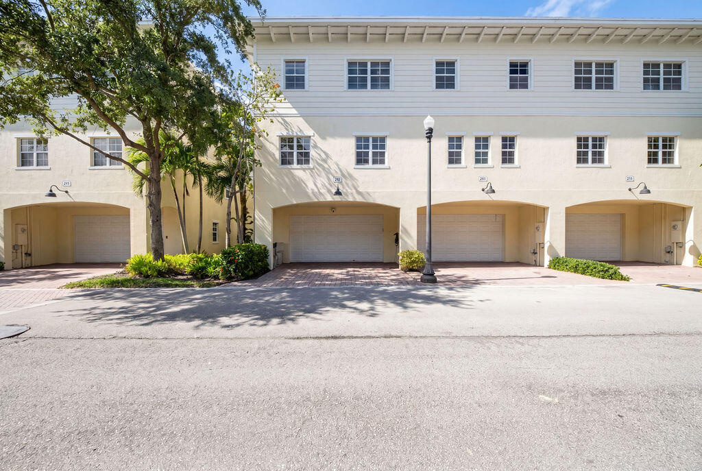 261 SW 6th Pompano Beach, FL 33060