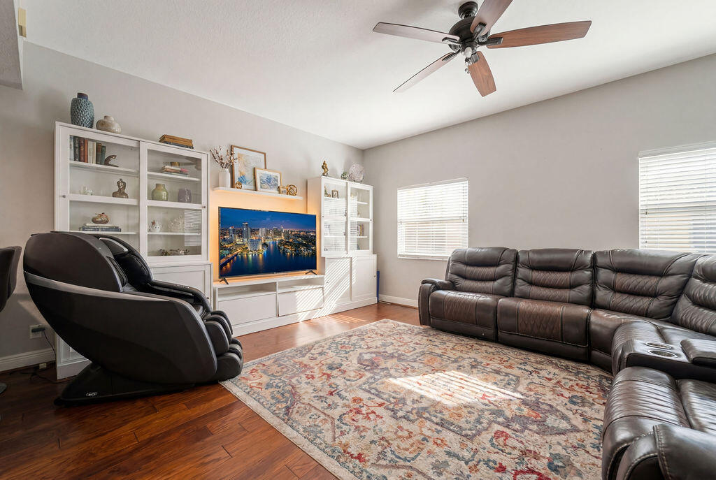 261 SW 6th Pompano Beach, FL 33060