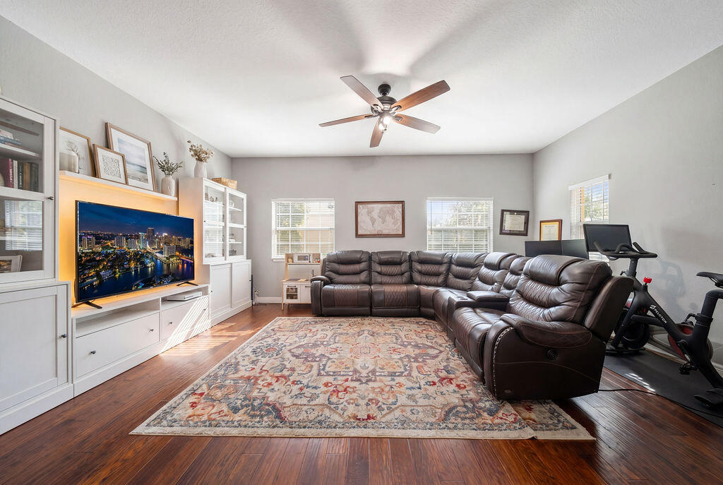 261 SW 6th Pompano Beach, FL 33060