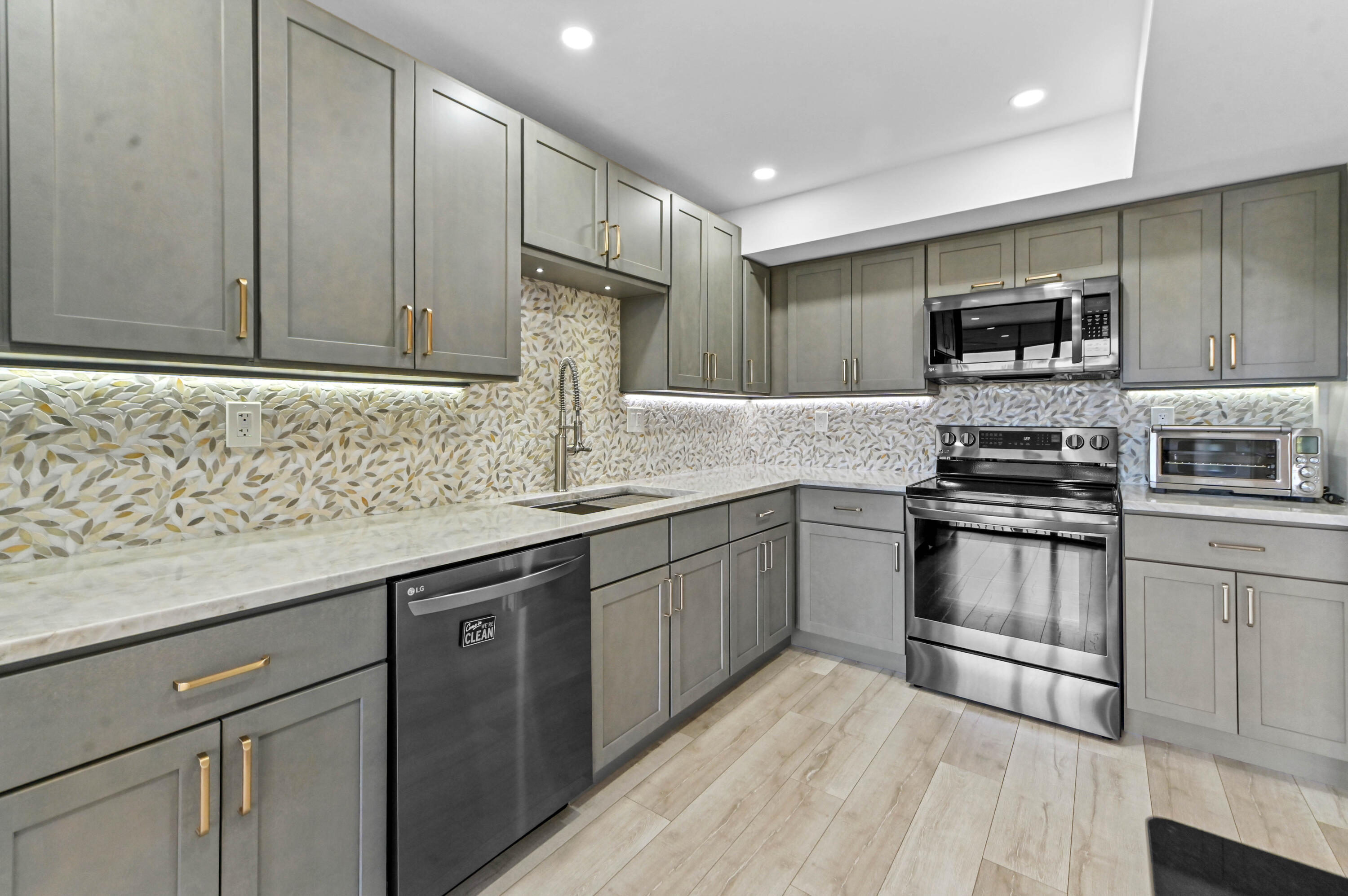 5250 Woodland Lks #327
