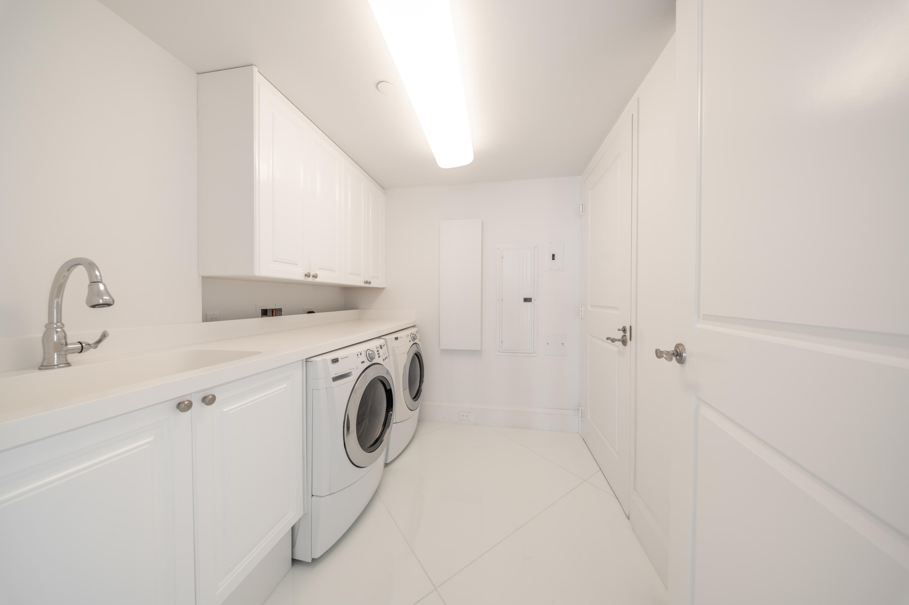 2700 N Ocean #2501a Riviera Beach, FL 33404