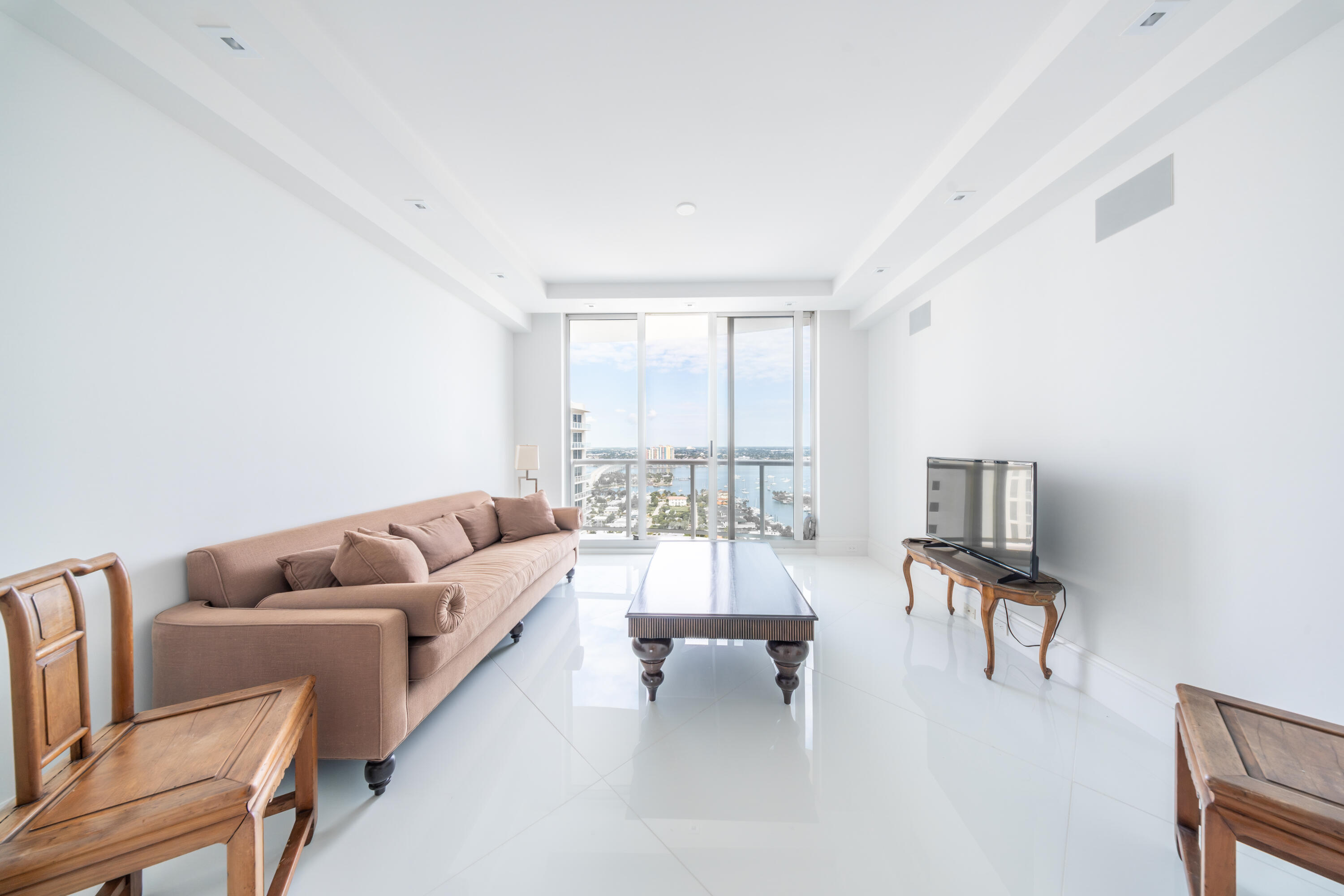 2700 N Ocean #2501a Riviera Beach, FL 33404