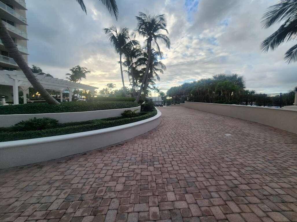 2700 N Ocean #2501a Riviera Beach, FL 33404