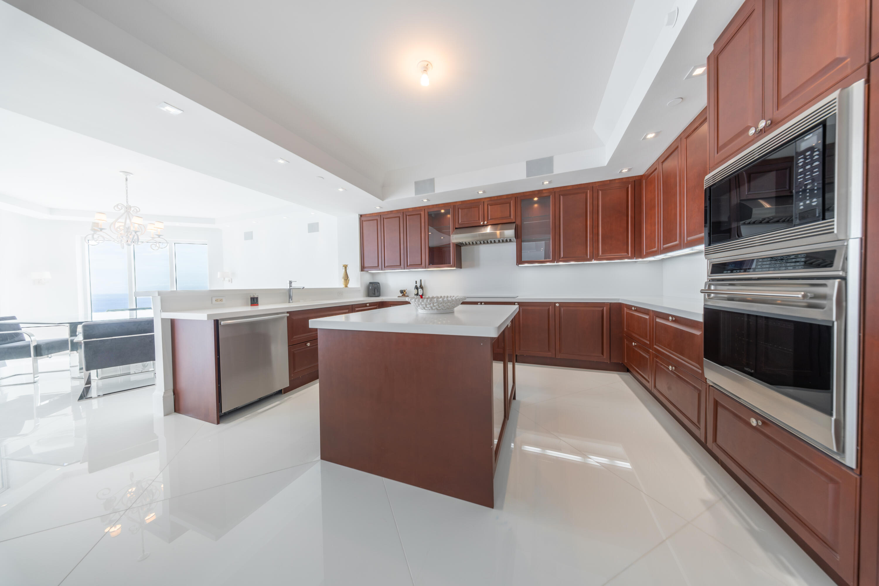 2700 N Ocean #2501a Riviera Beach, FL 33404