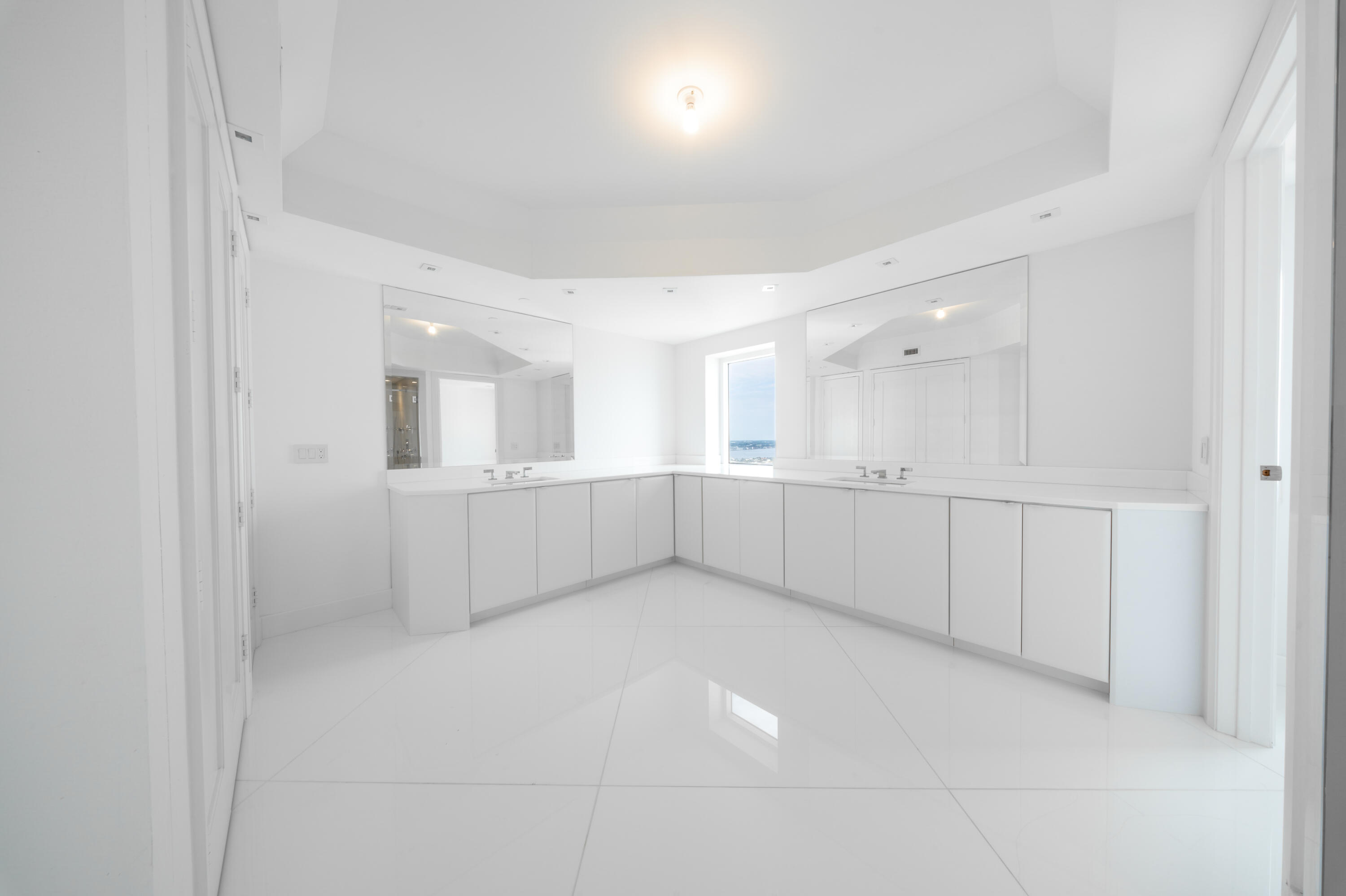 2700 N Ocean #2501a Riviera Beach, FL 33404