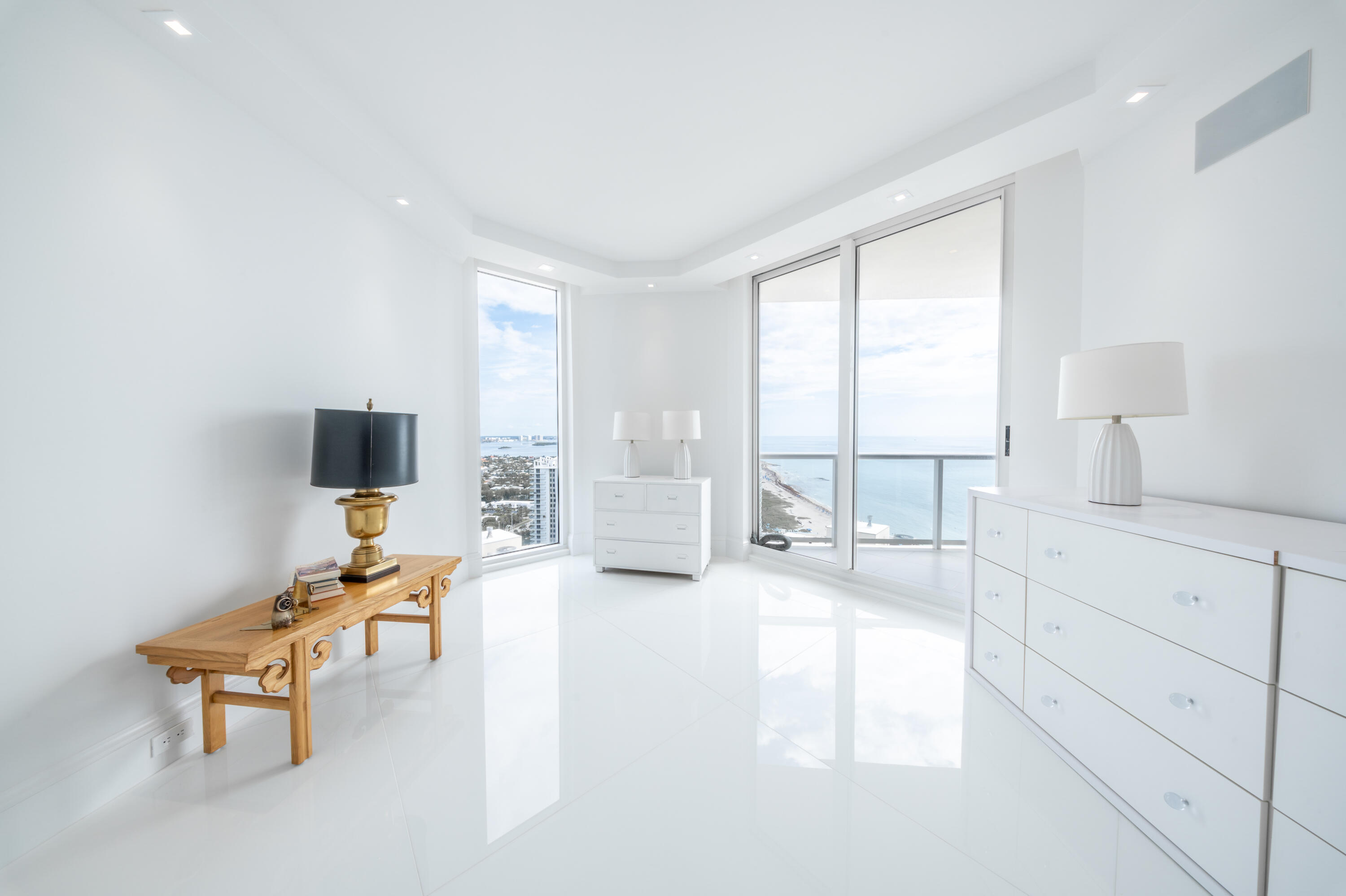 2700 N Ocean #2501a Riviera Beach, FL 33404