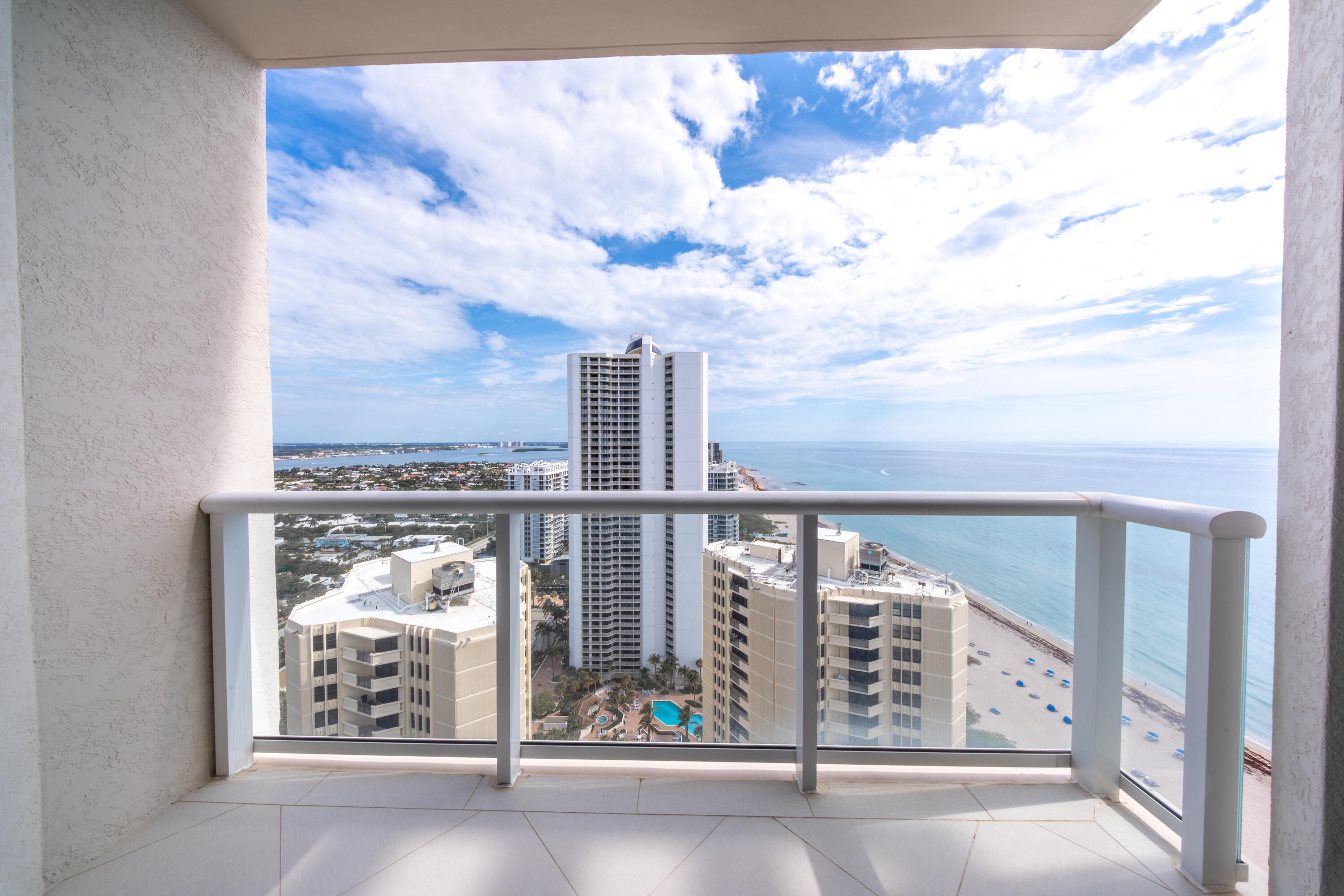 2700 N Ocean #2501a Riviera Beach, FL 33404