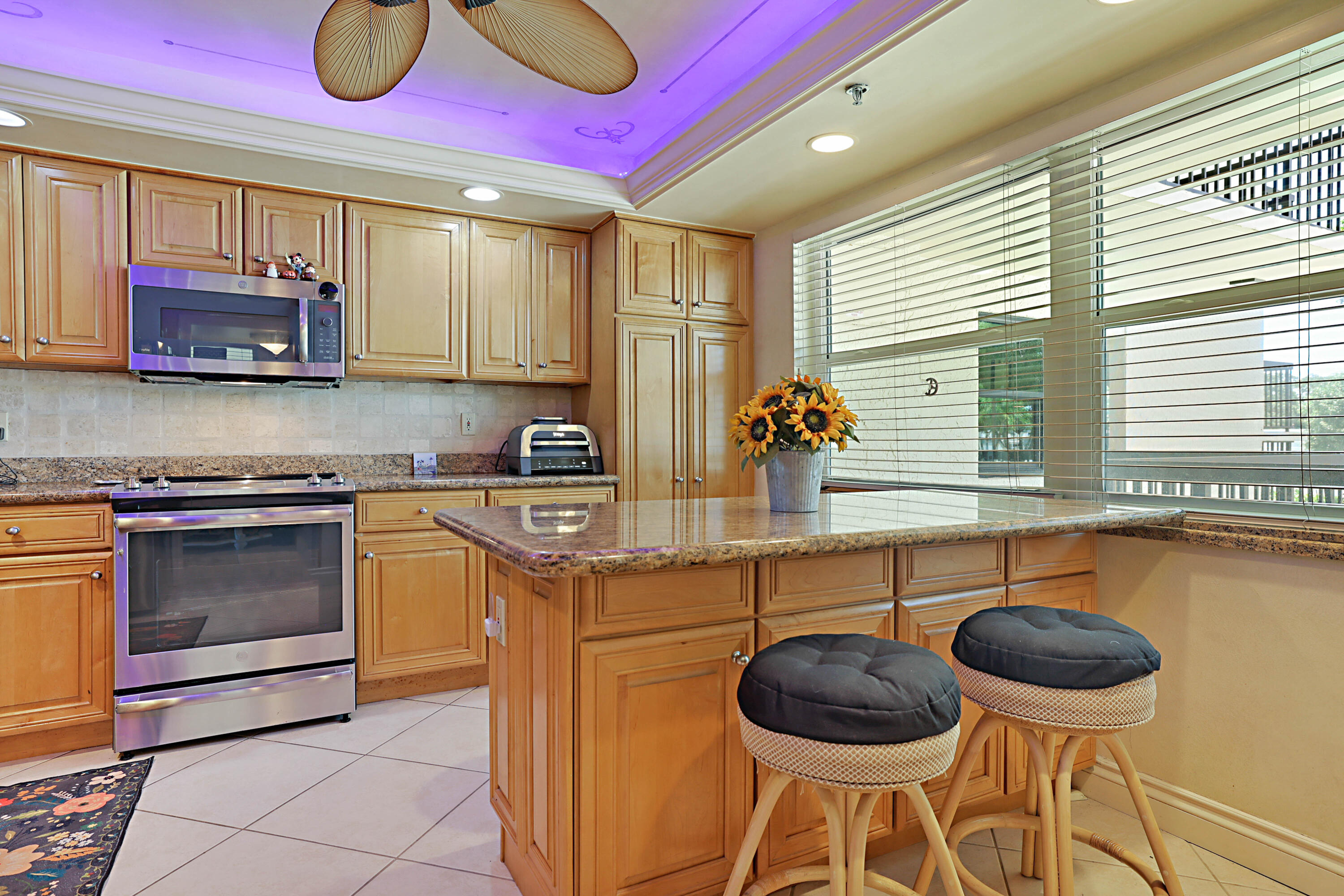 374 Golfview #205 North Palm Beach, FL 33408