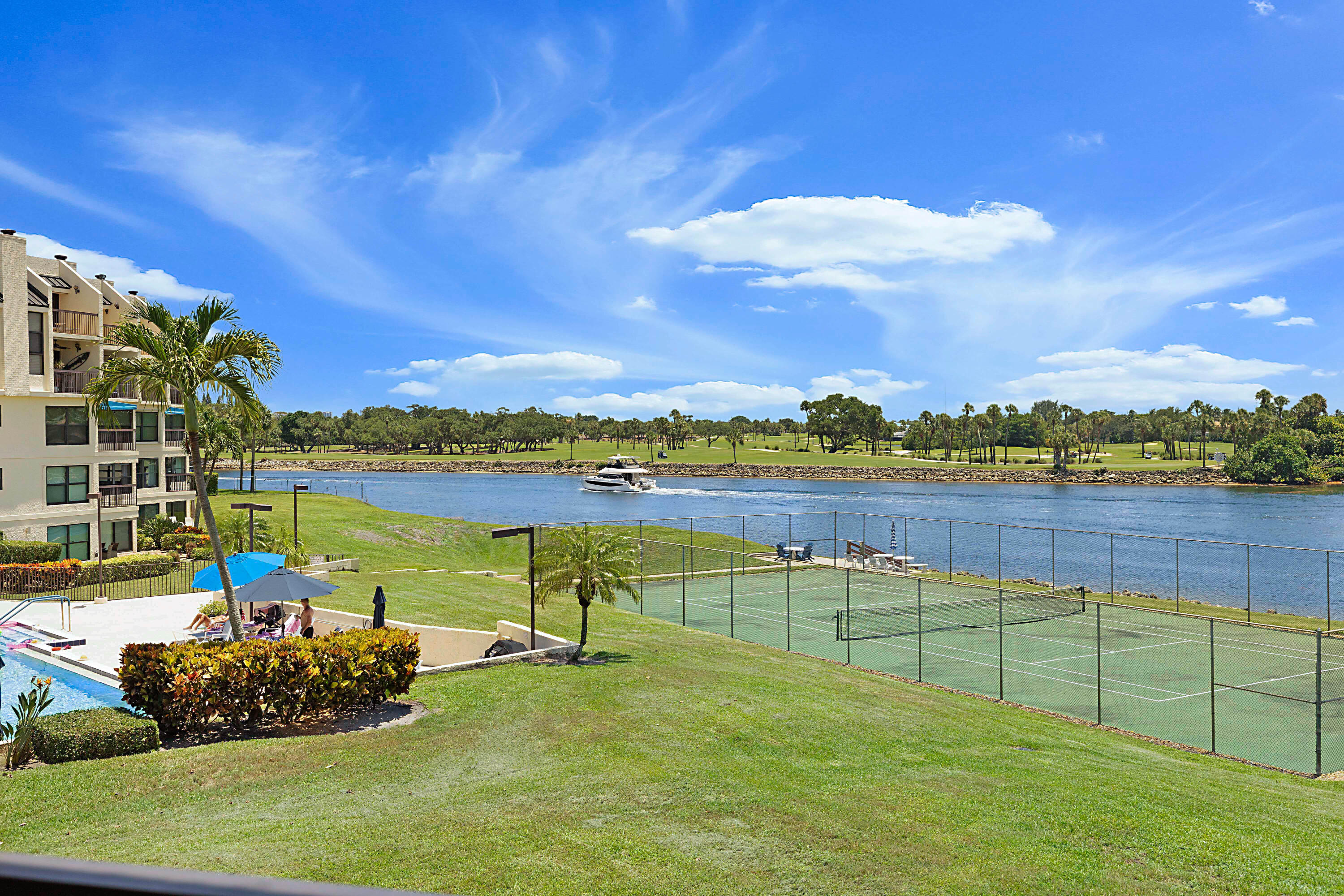 374 Golfview #205 North Palm Beach, FL 33408