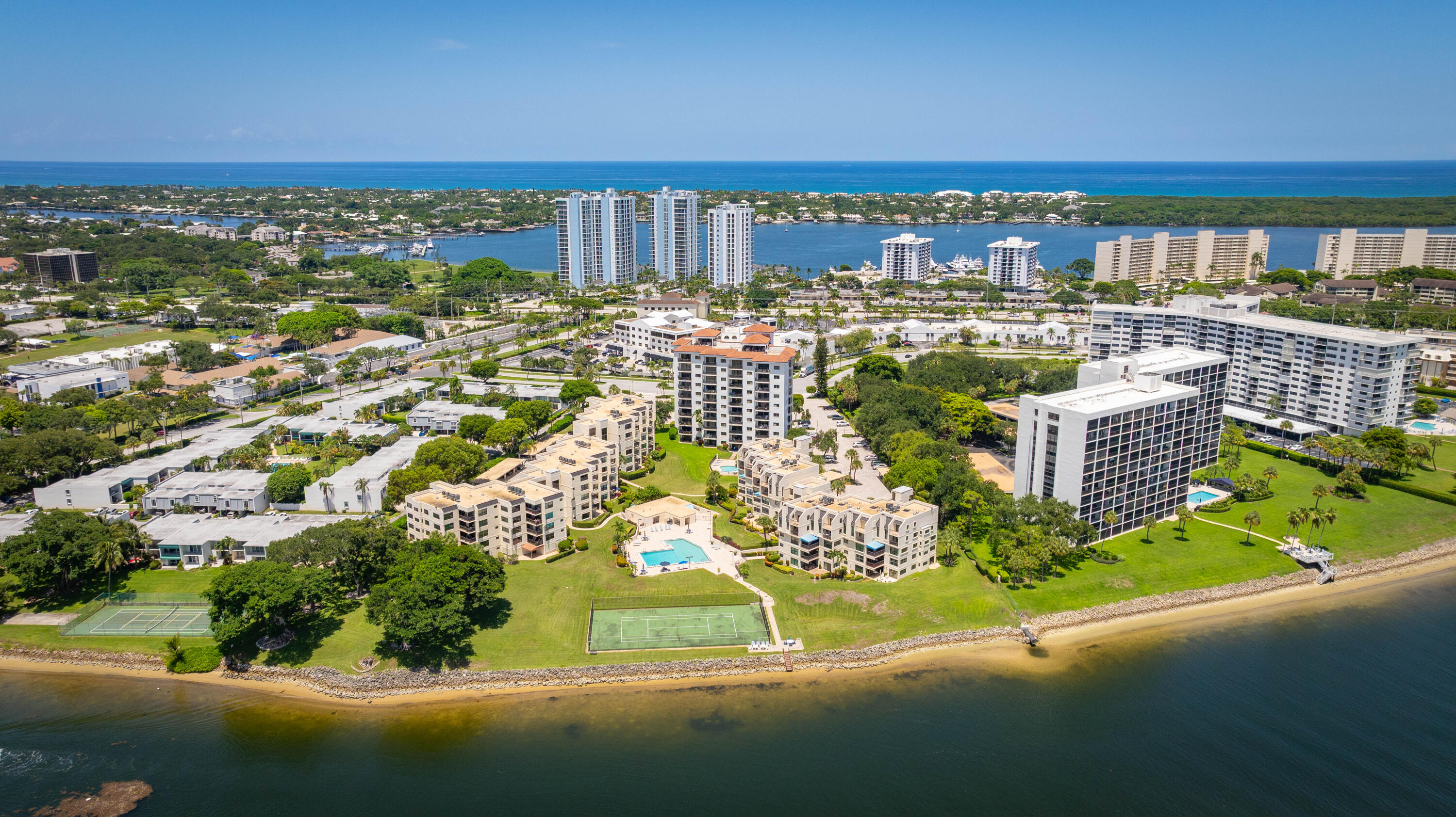 374 Golfview #205 North Palm Beach, FL 33408