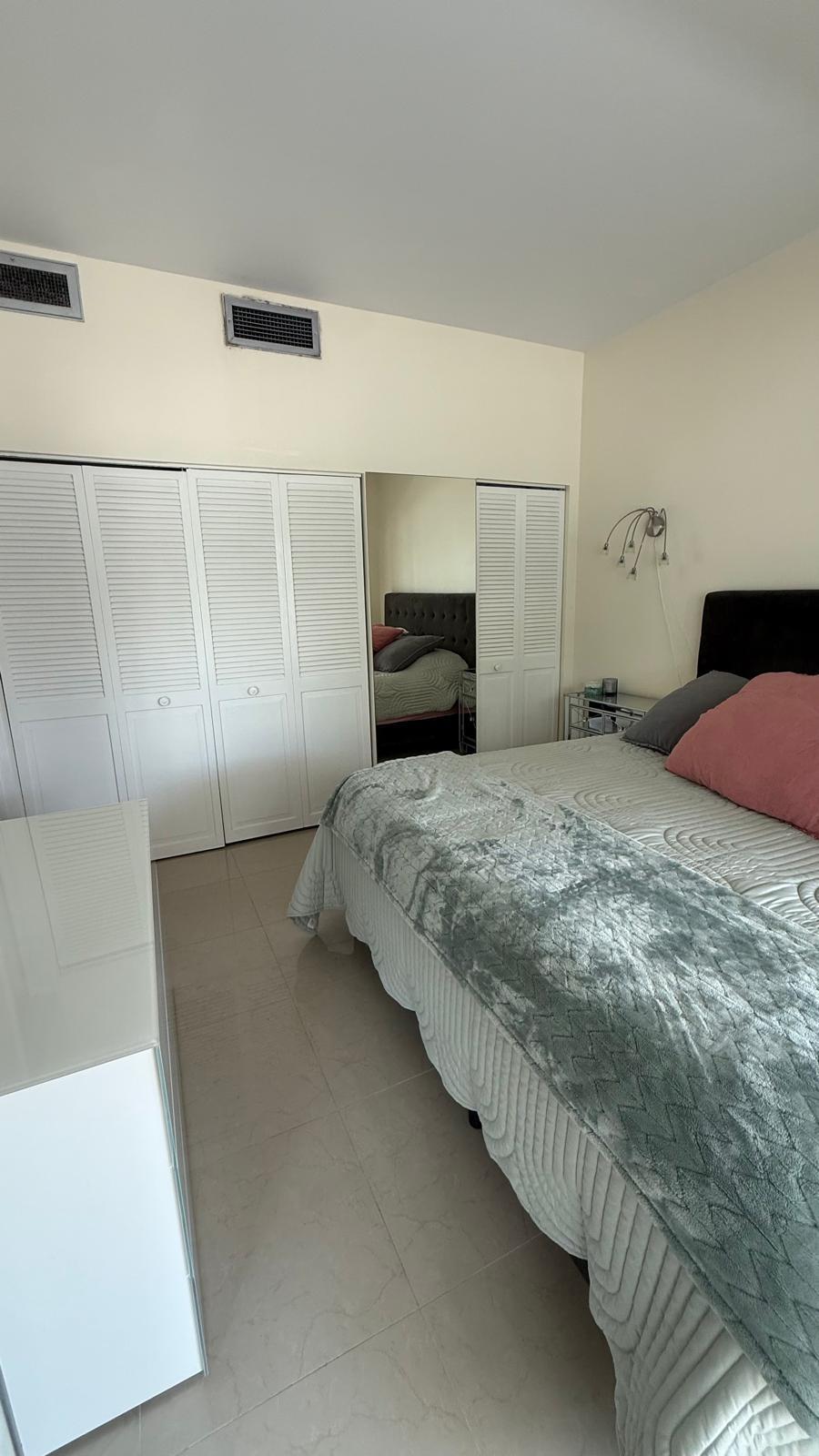 image Arlen House West25
