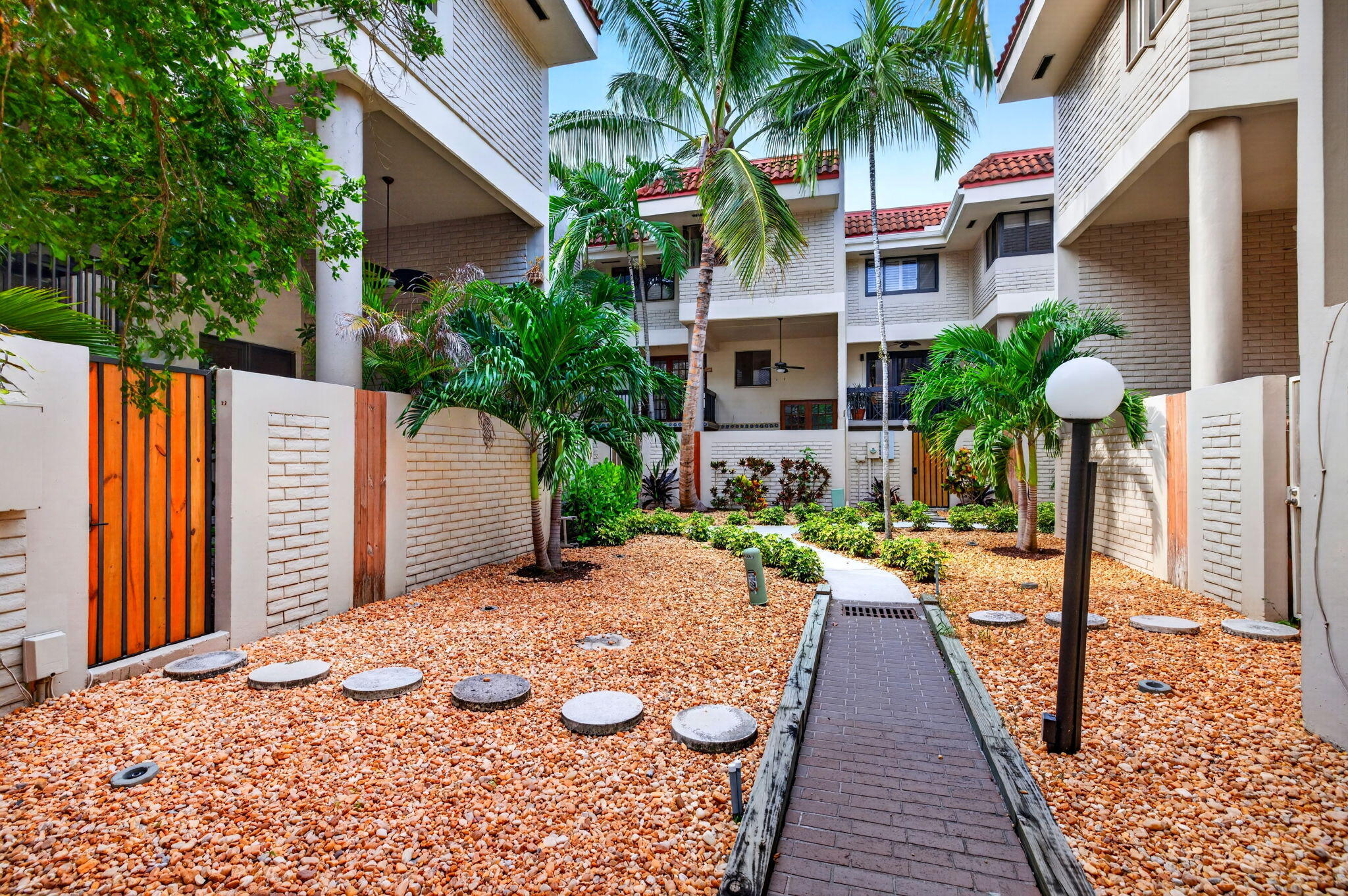 1401 NE 9th #20 Fort Lauderdale, FL 33304