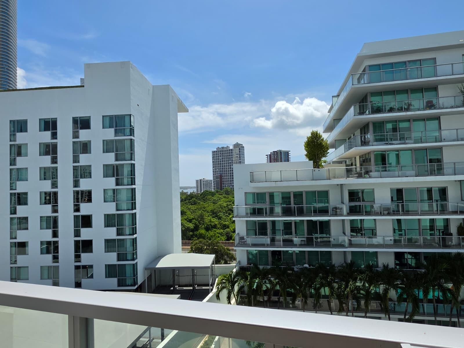 1611 SW 2nd #808 Miami, FL 33129
