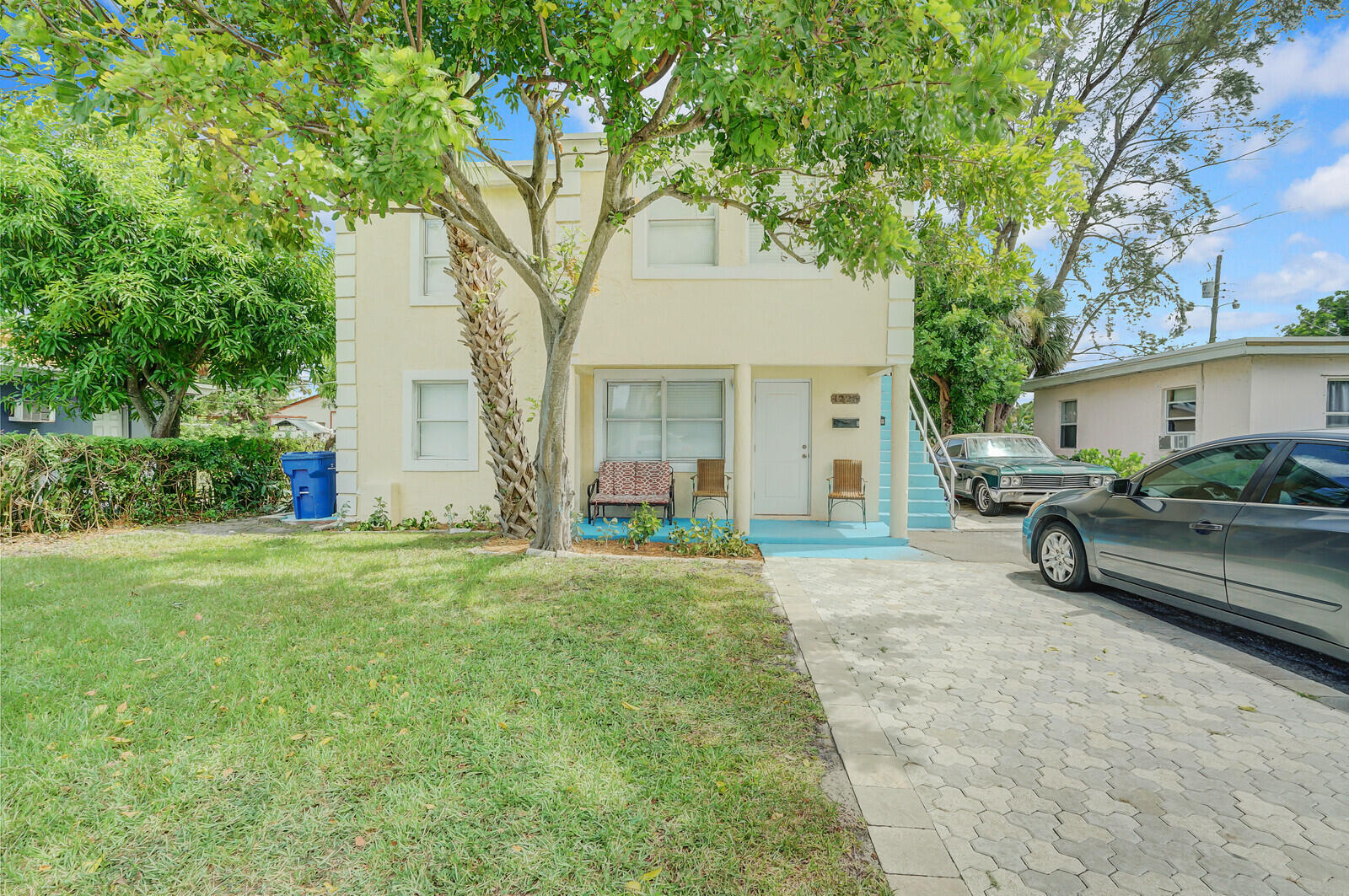 1225 W 10th St