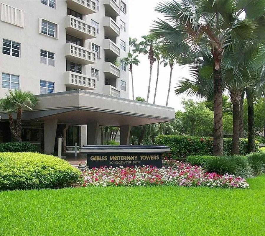 90 Edgewater Dr #1218
