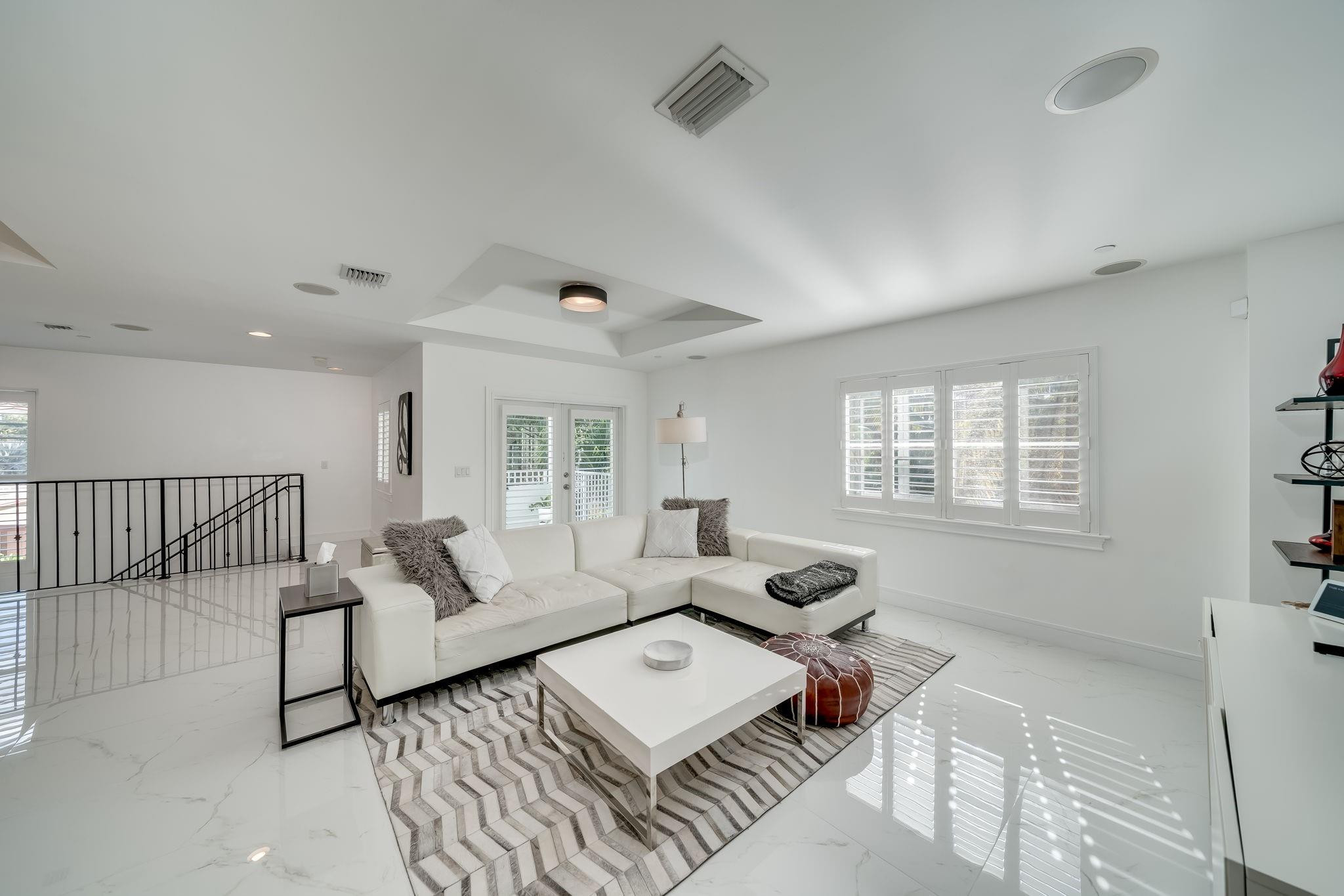 1112 NE 17th #1112 Fort Lauderdale, FL 33304