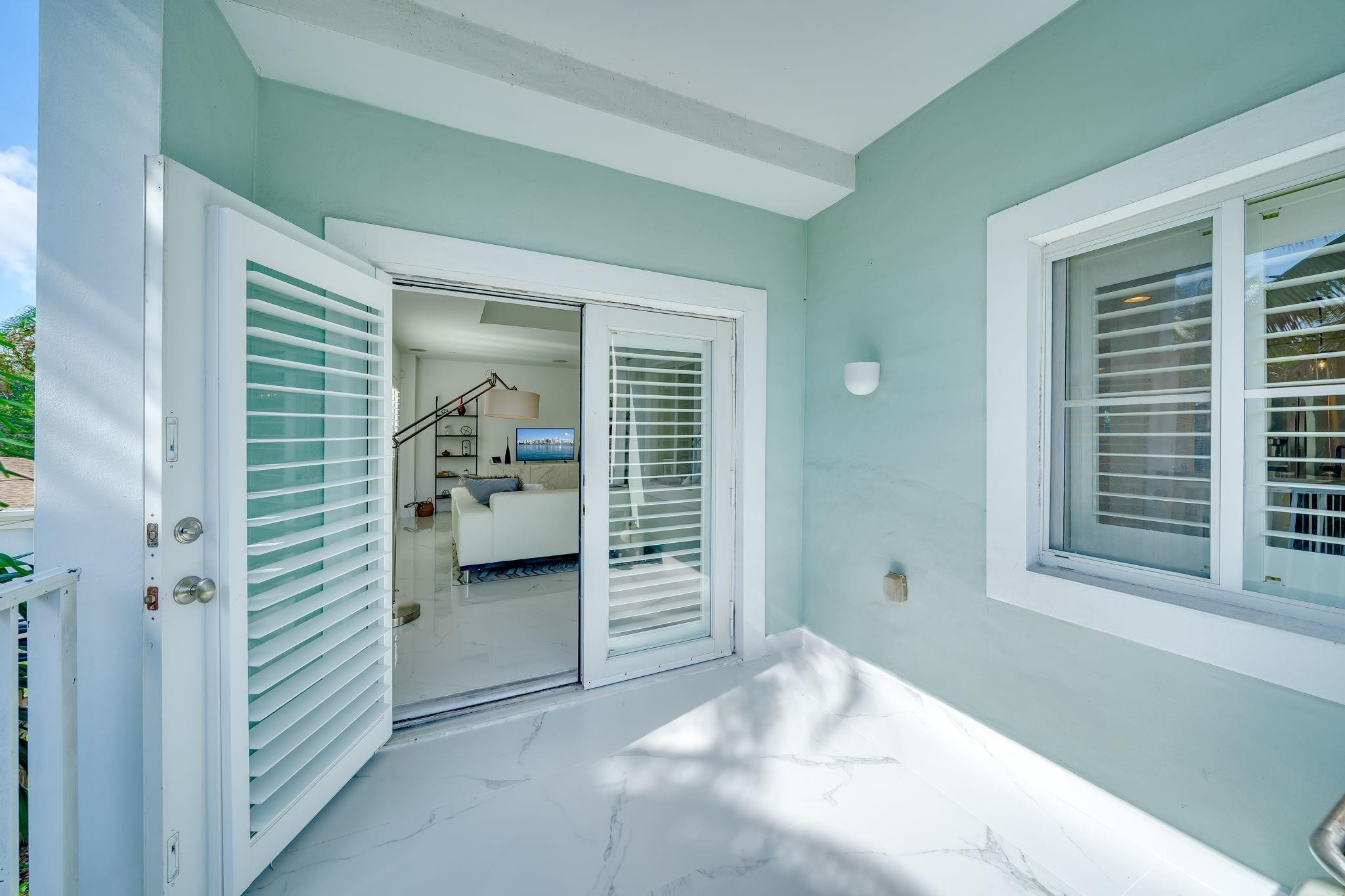 1112 NE 17th #1112 Fort Lauderdale, FL 33304