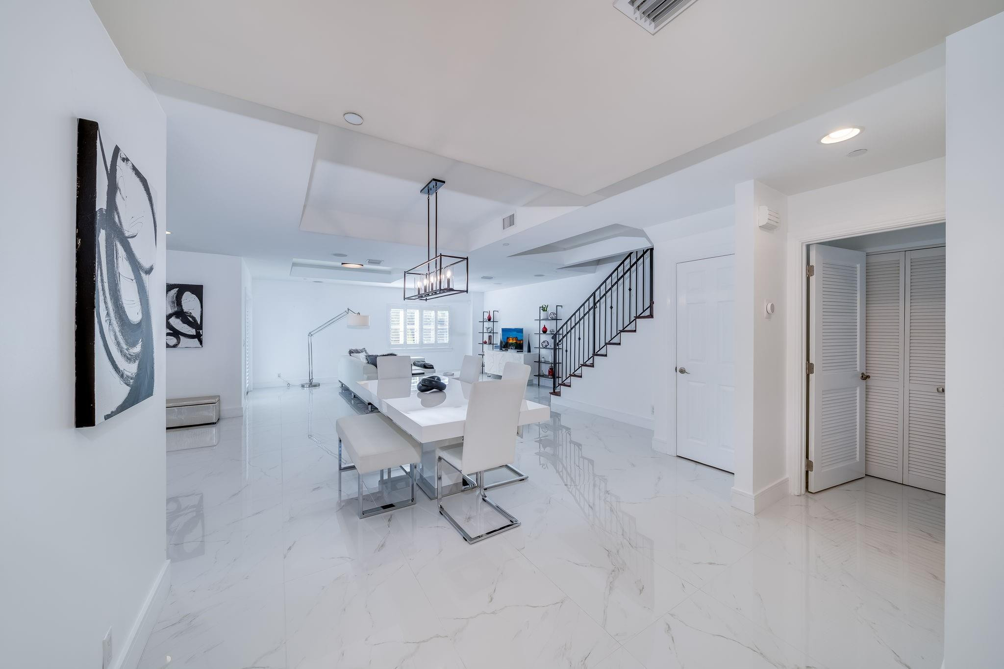 1112 NE 17th #1112 Fort Lauderdale, FL 33304