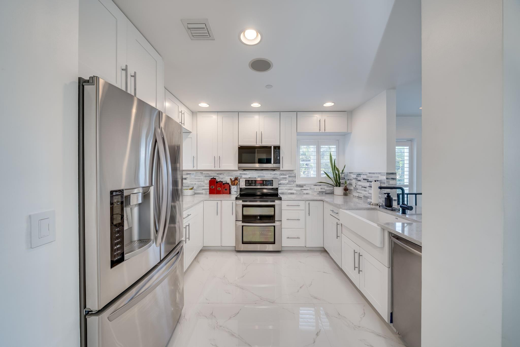 1112 NE 17th #1112 Fort Lauderdale, FL 33304