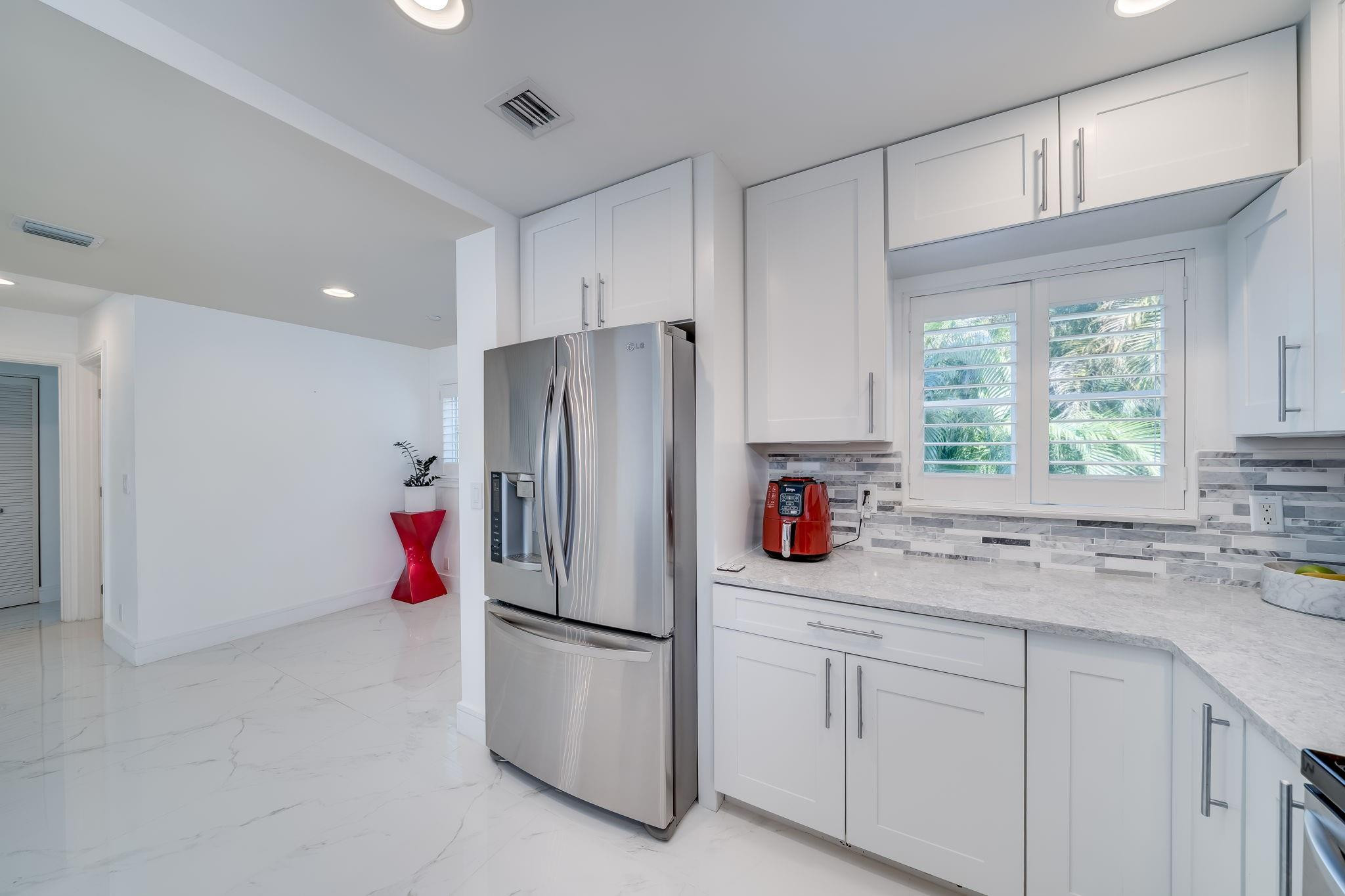 1112 NE 17th #1112 Fort Lauderdale, FL 33304