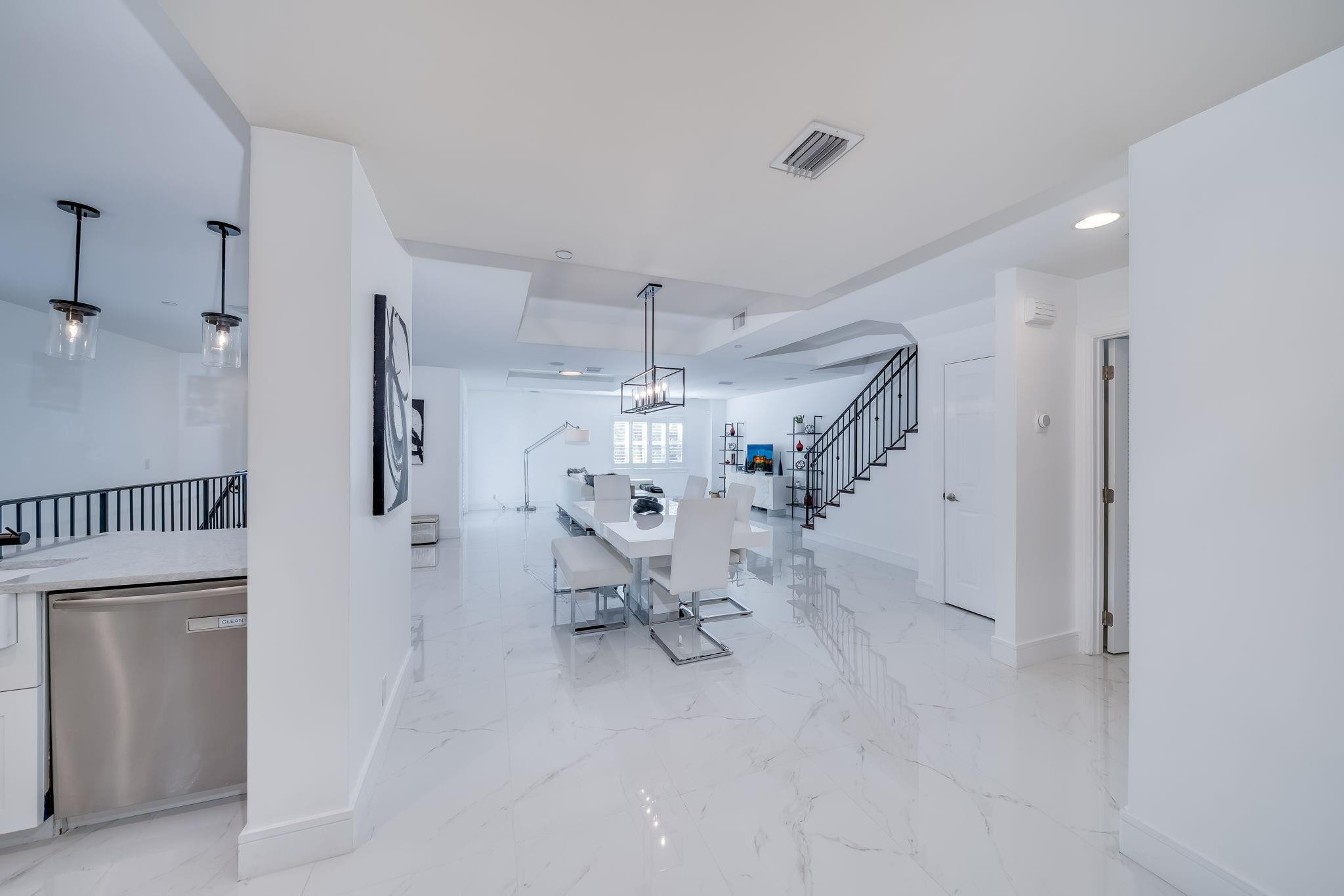 1112 NE 17th #1112 Fort Lauderdale, FL 33304