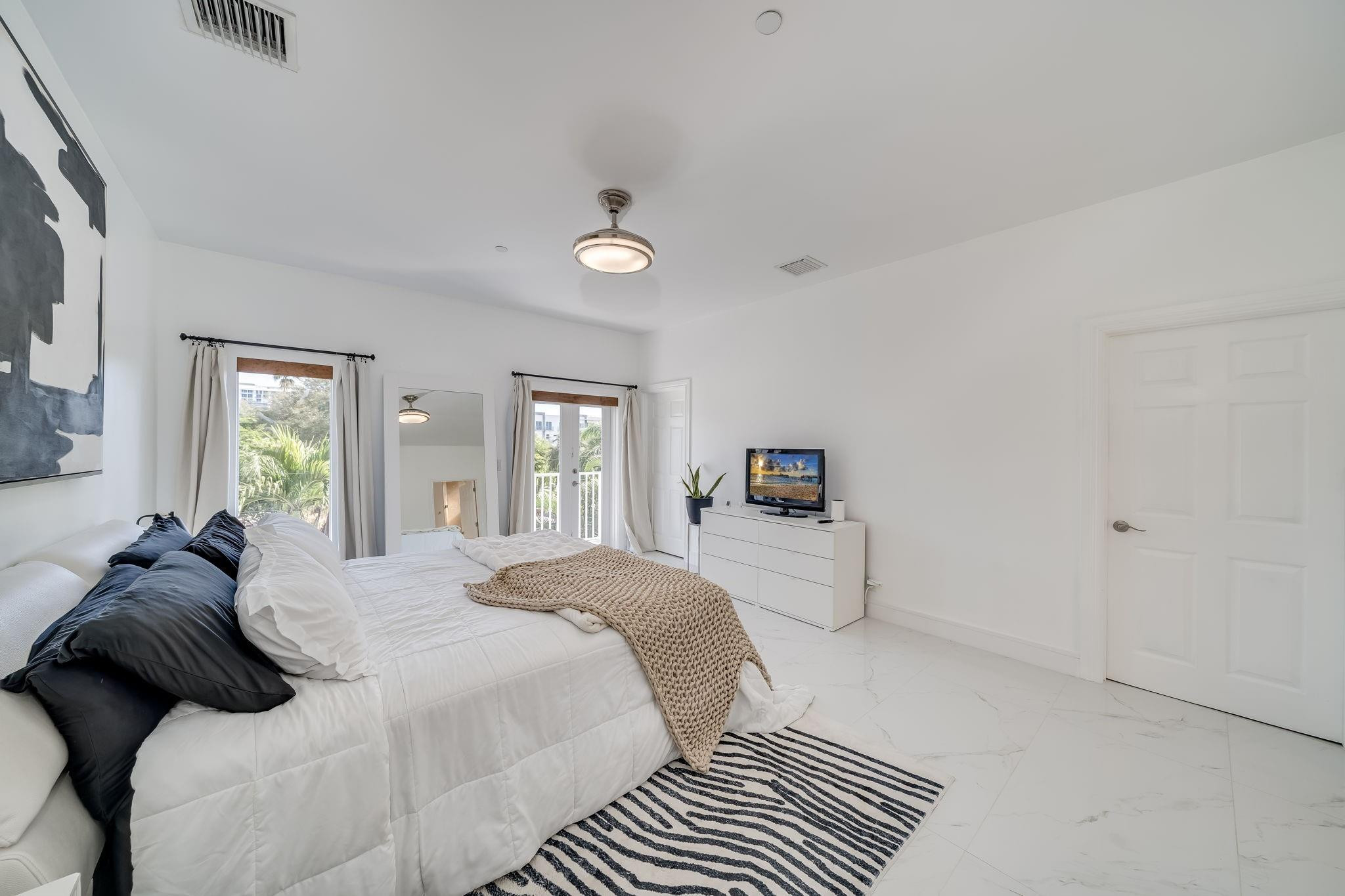 1112 NE 17th #1112 Fort Lauderdale, FL 33304