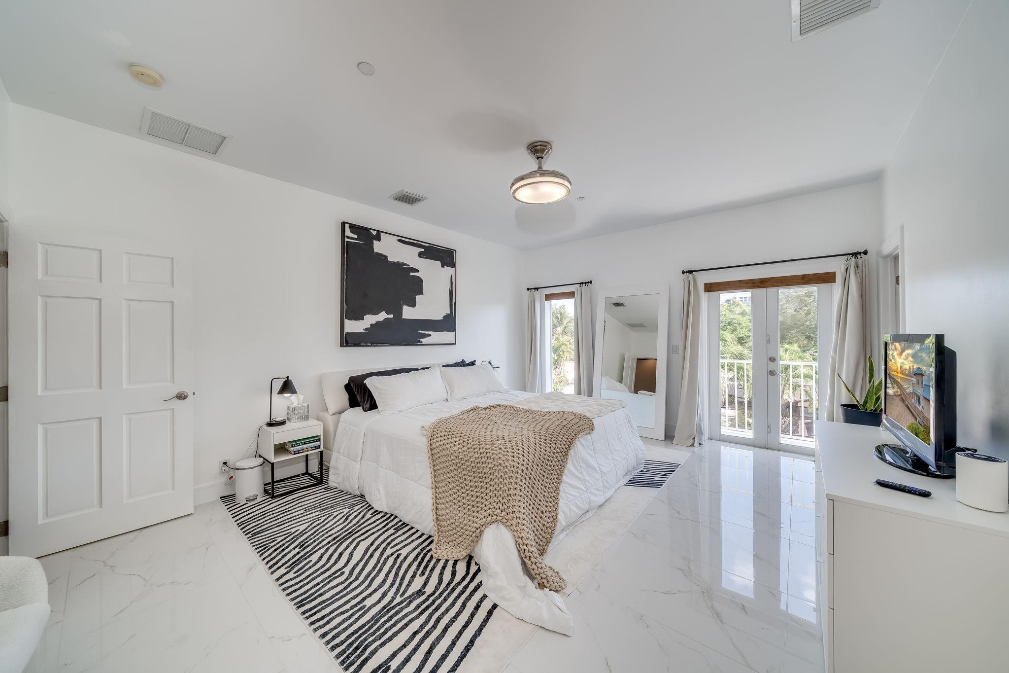 1112 NE 17th #1112 Fort Lauderdale, FL 33304