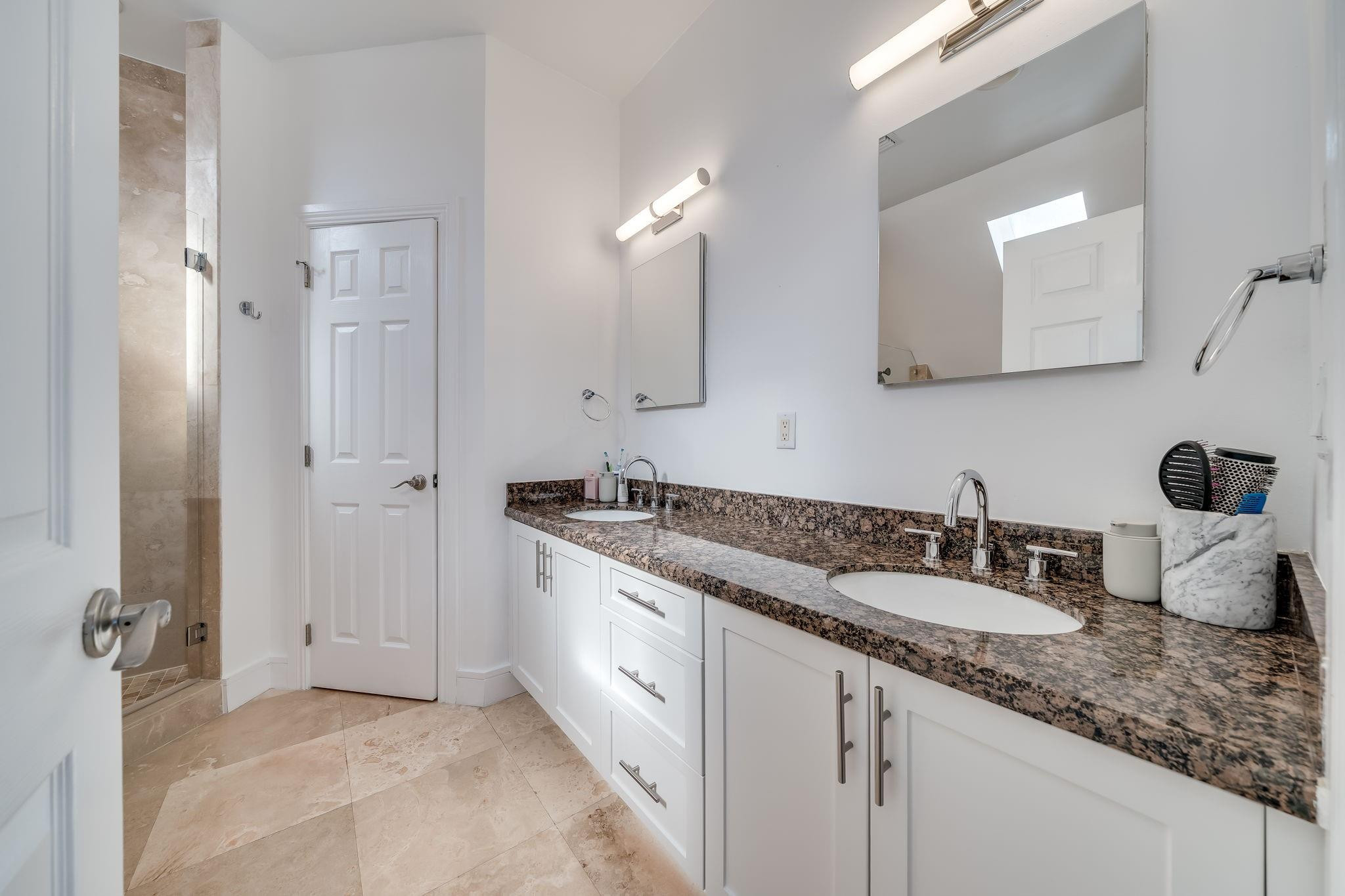 1112 NE 17th #1112 Fort Lauderdale, FL 33304