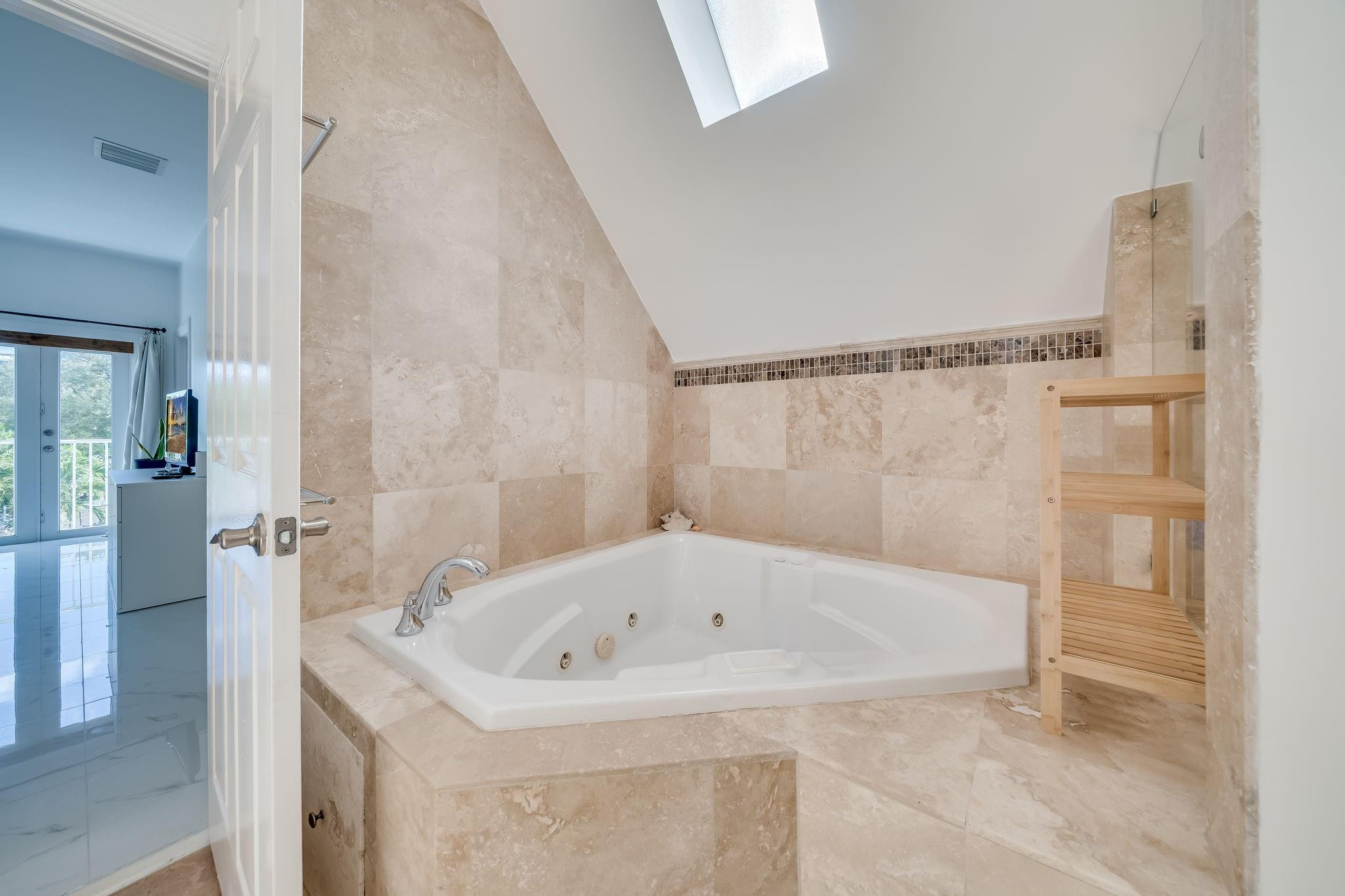 1112 NE 17th #1112 Fort Lauderdale, FL 33304