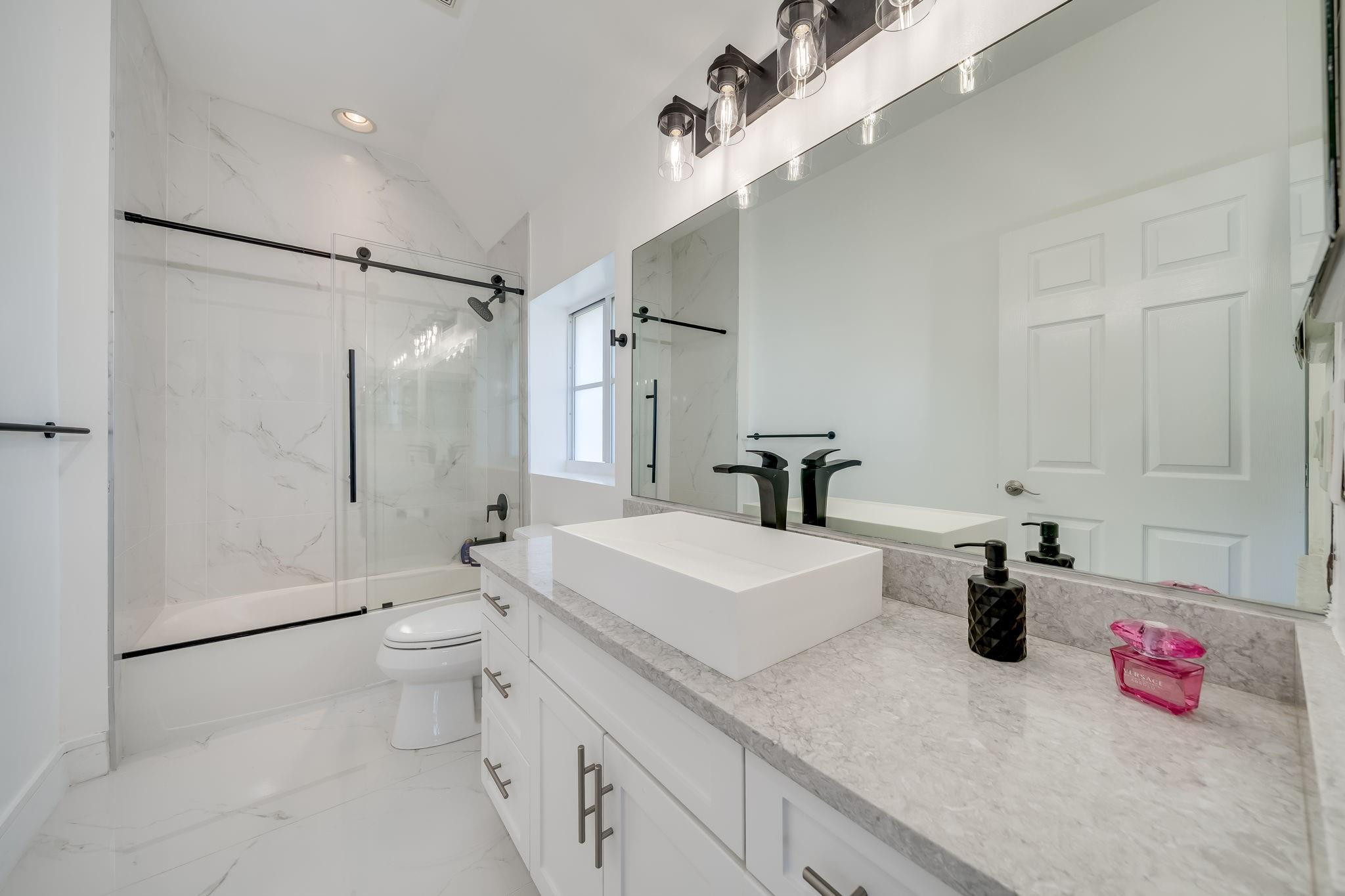 1112 NE 17th #1112 Fort Lauderdale, FL 33304