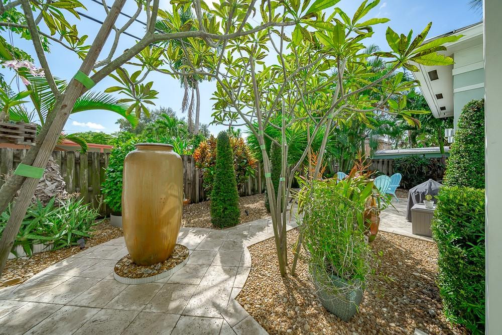 1112 NE 17th #1112 Fort Lauderdale, FL 33304