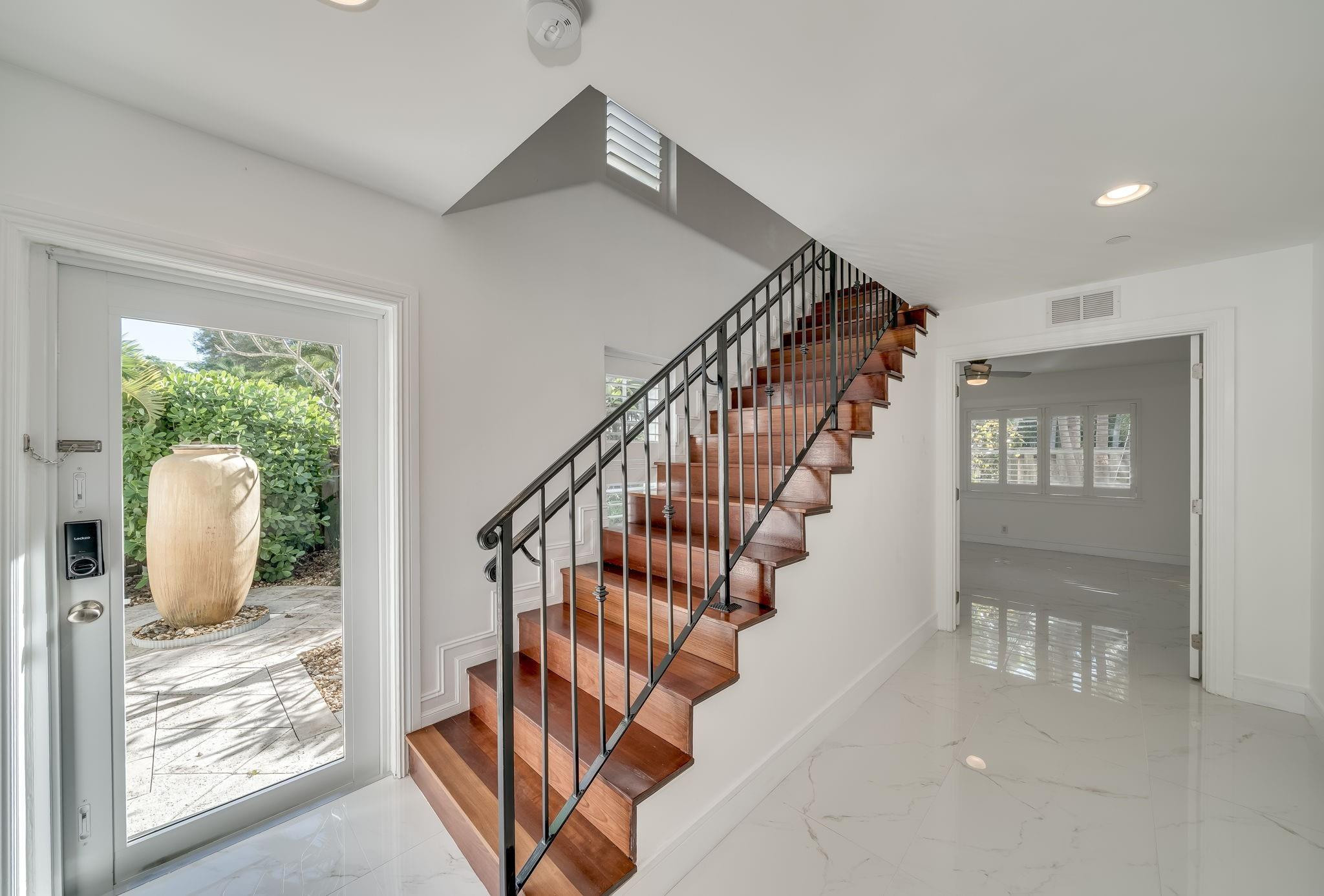 1112 NE 17th #1112 Fort Lauderdale, FL 33304