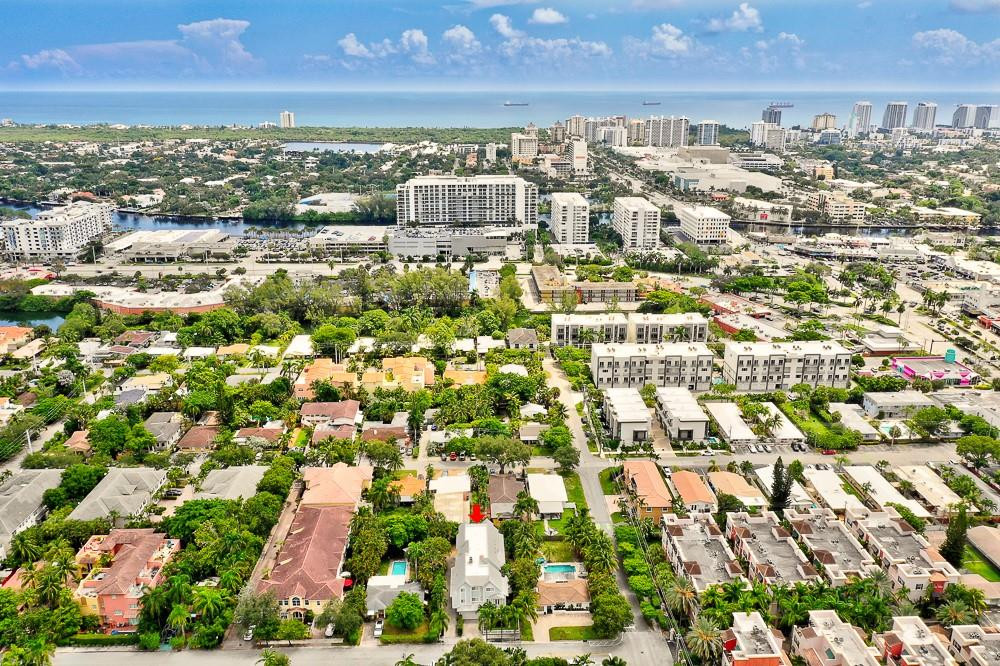 1112 NE 17th #1112 Fort Lauderdale, FL 33304