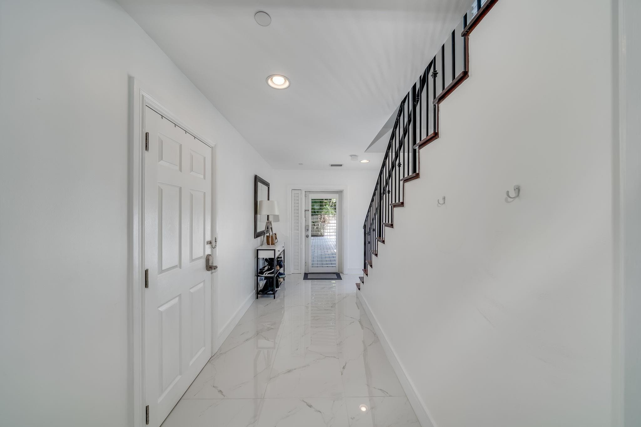 1112 NE 17th #1112 Fort Lauderdale, FL 33304