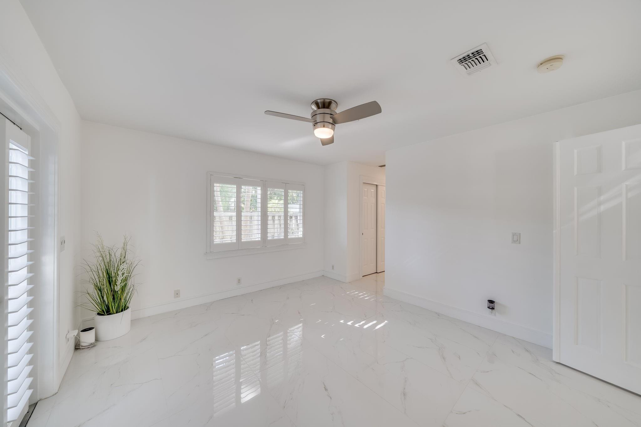 1112 NE 17th #1112 Fort Lauderdale, FL 33304